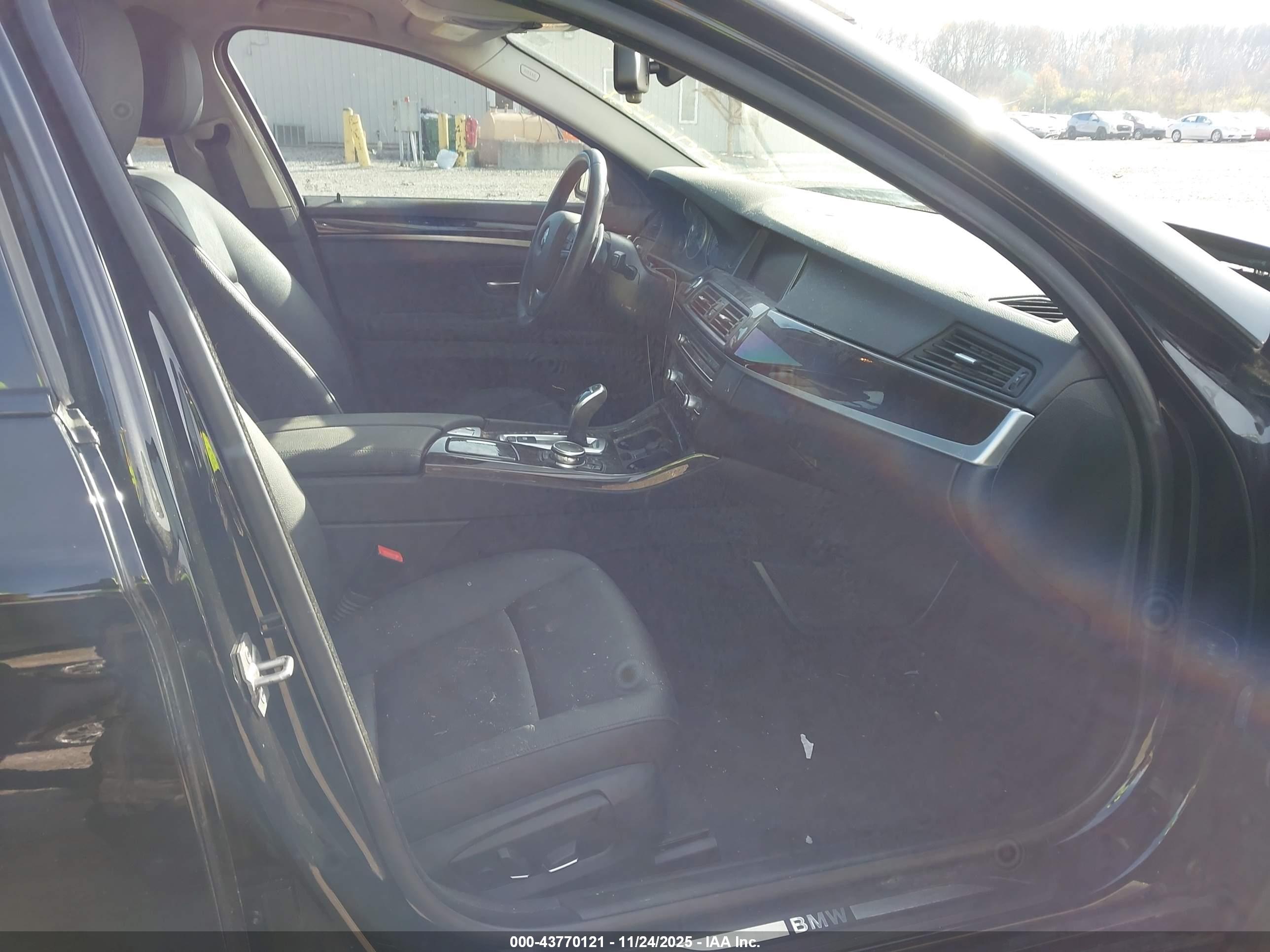 BMW 528I image 5