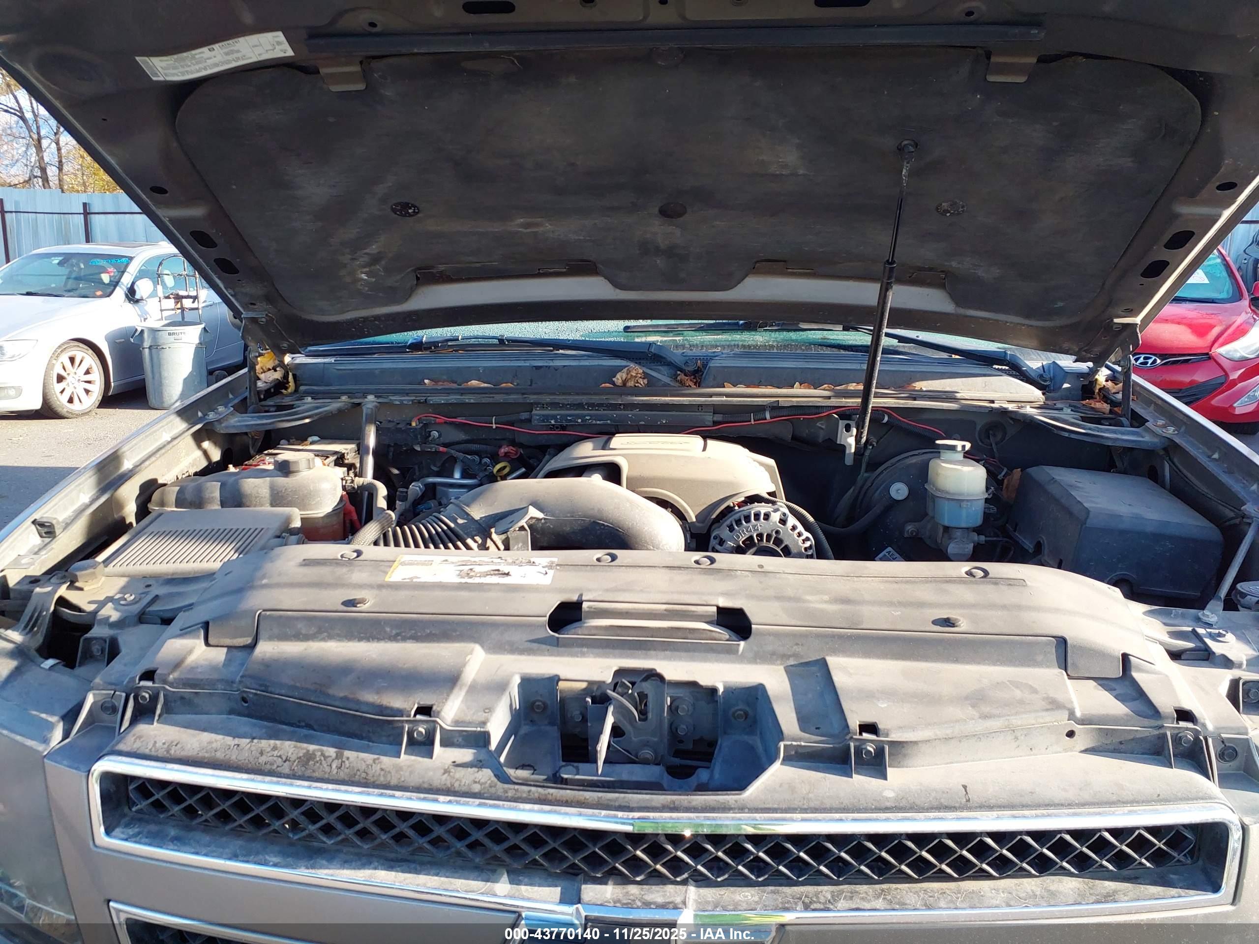 CHEVROLET TAHOE image 10