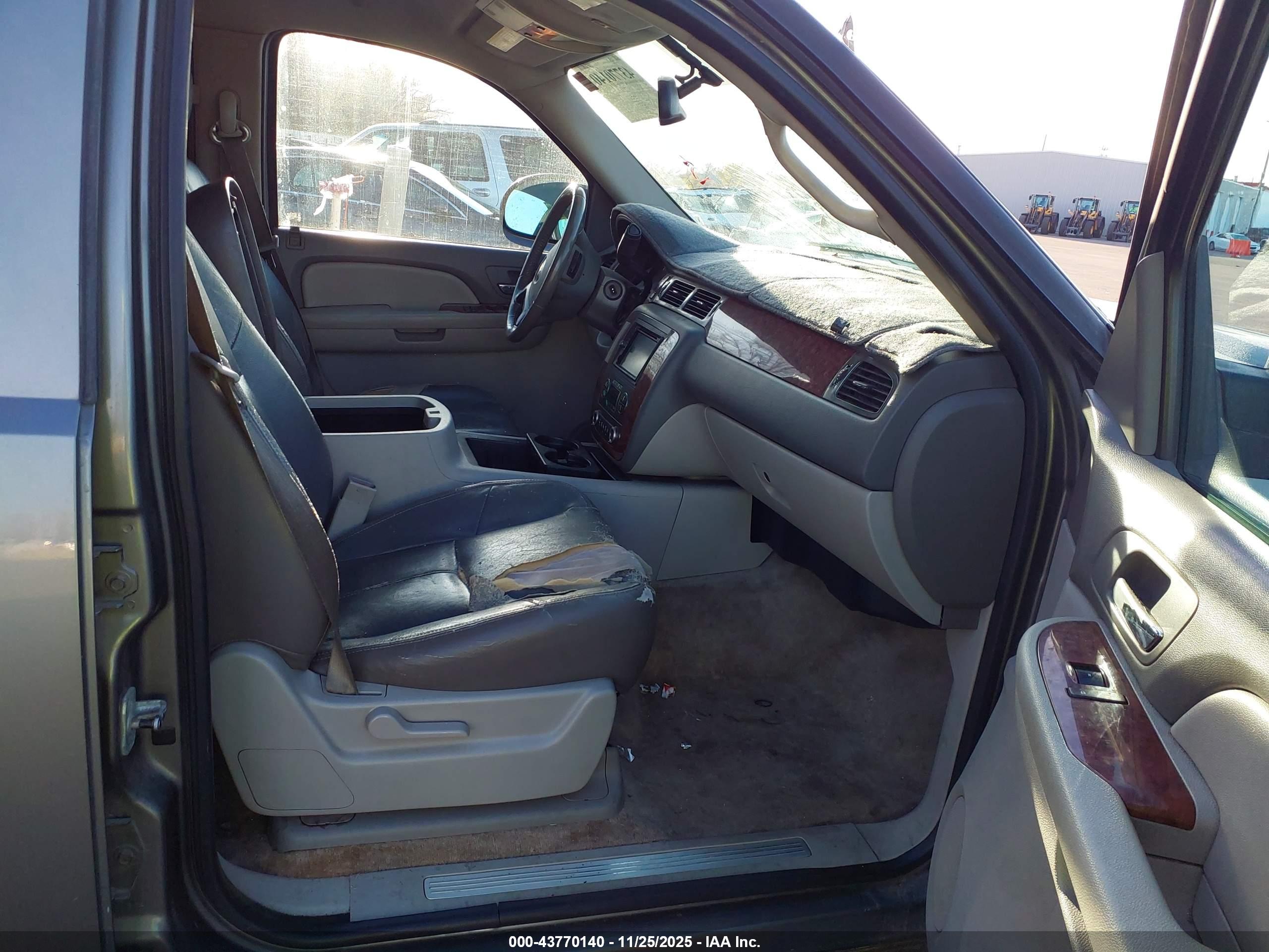 CHEVROLET TAHOE image 5