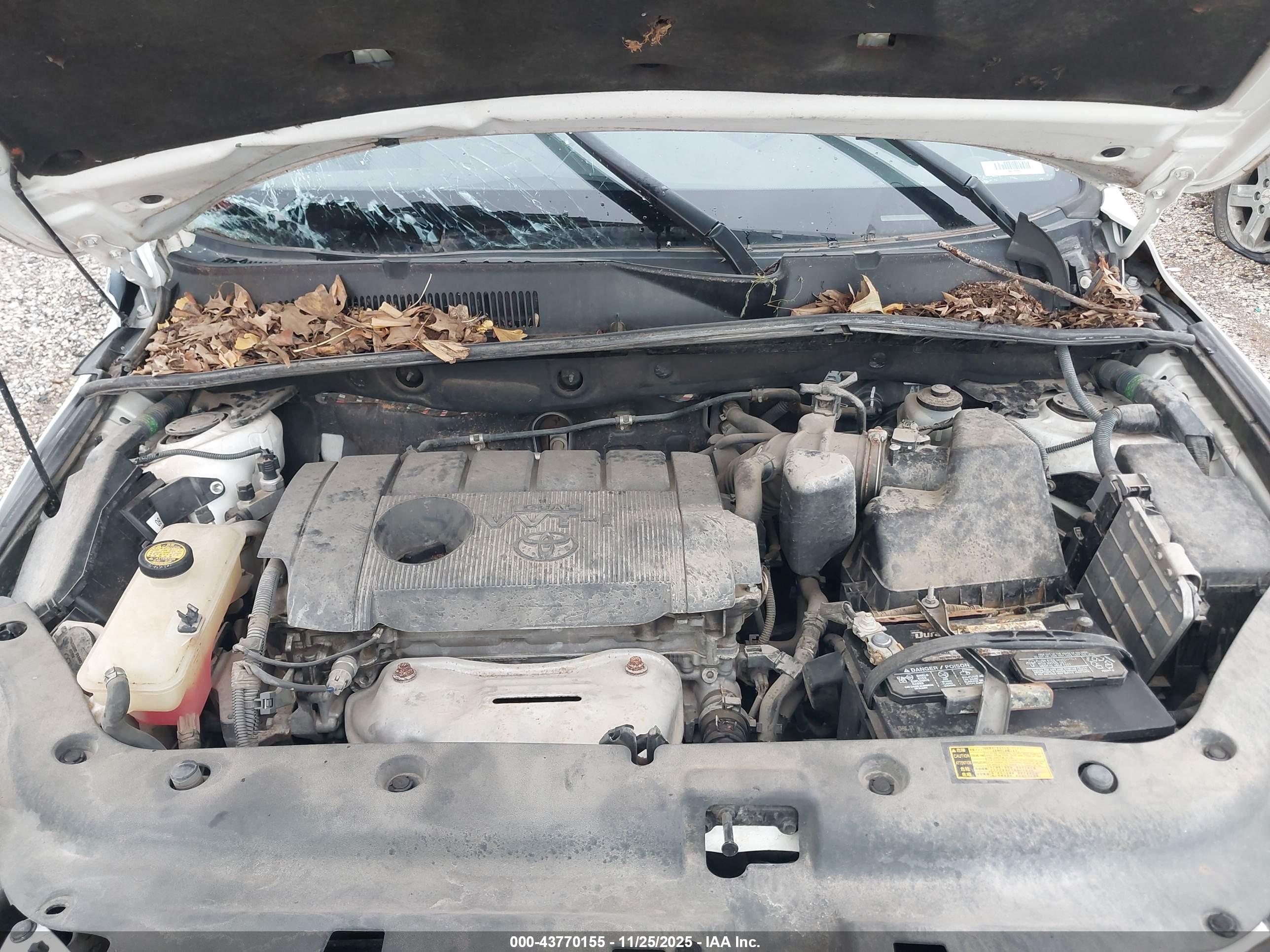 TOYOTA RAV4 image 10