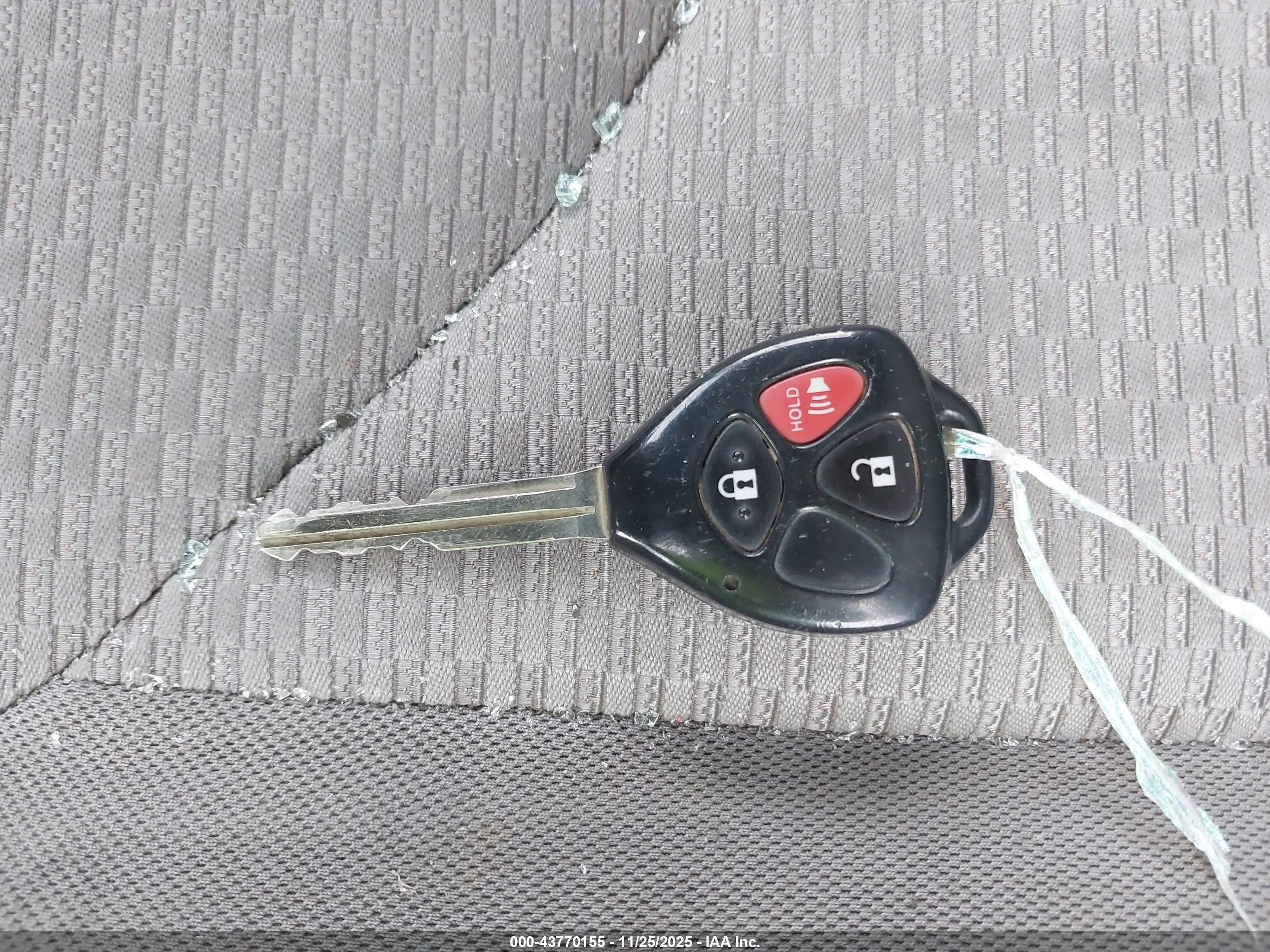 TOYOTA RAV4 image 11