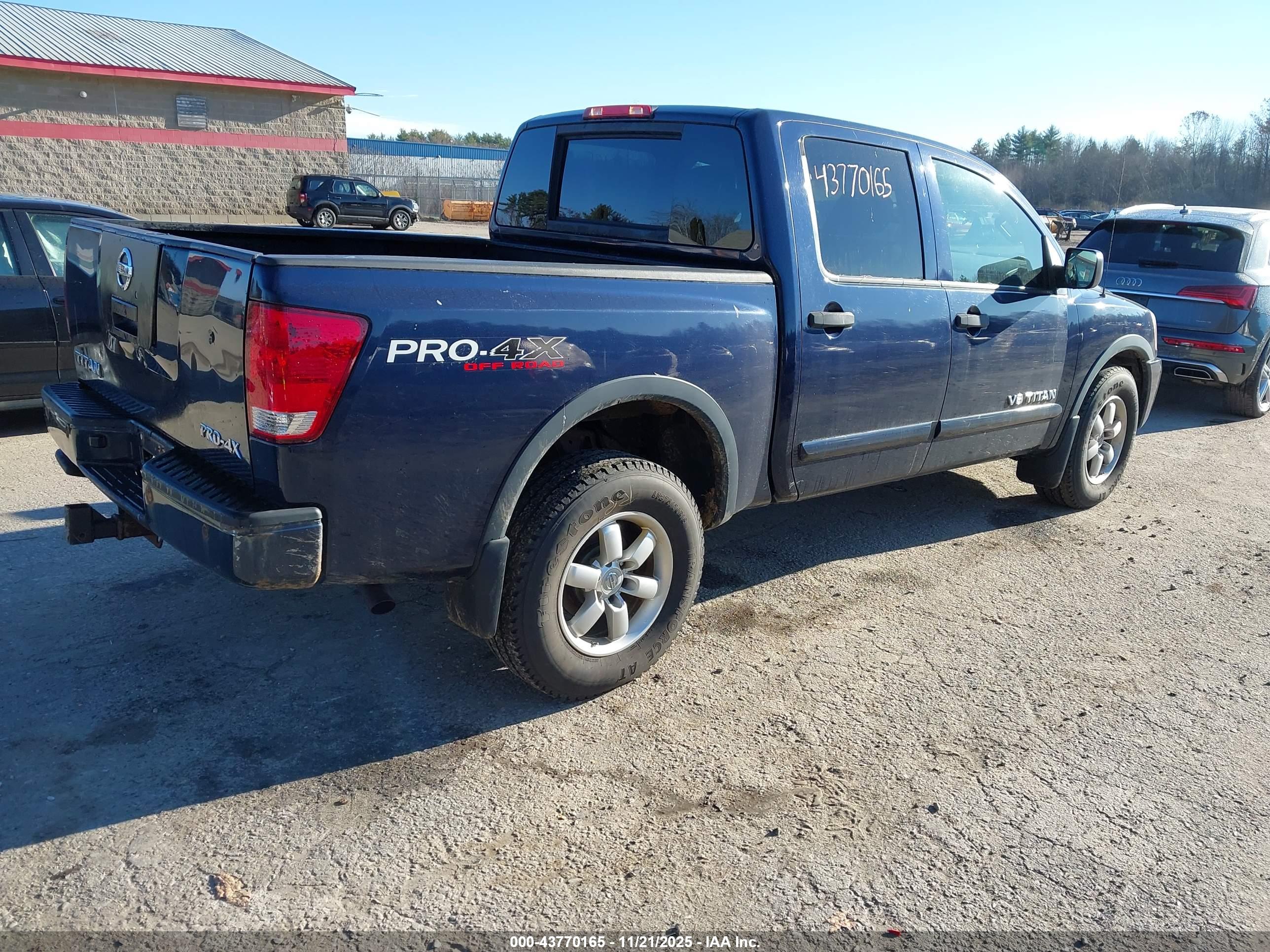 NISSAN TITAN image 4