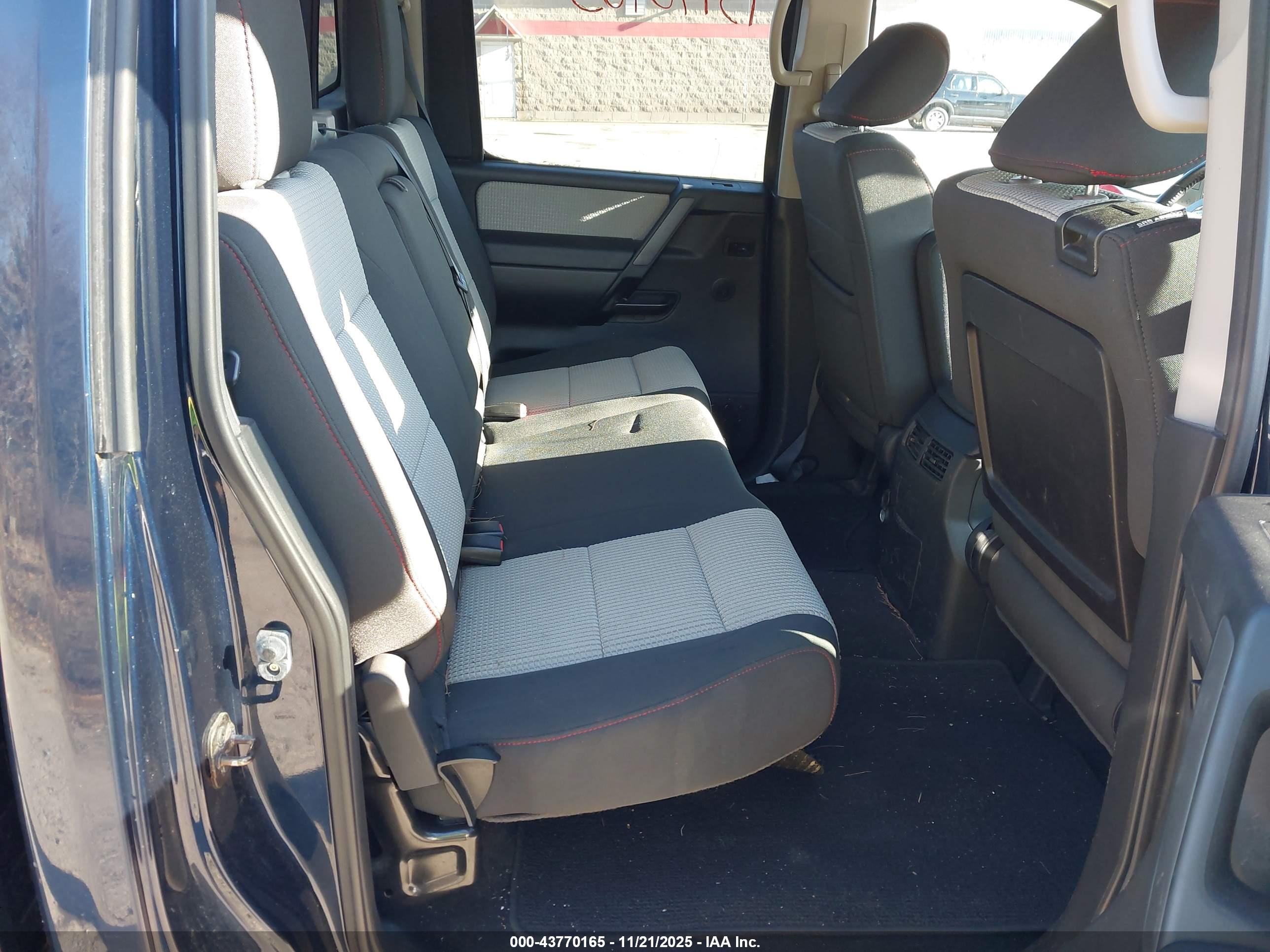 NISSAN TITAN image 8