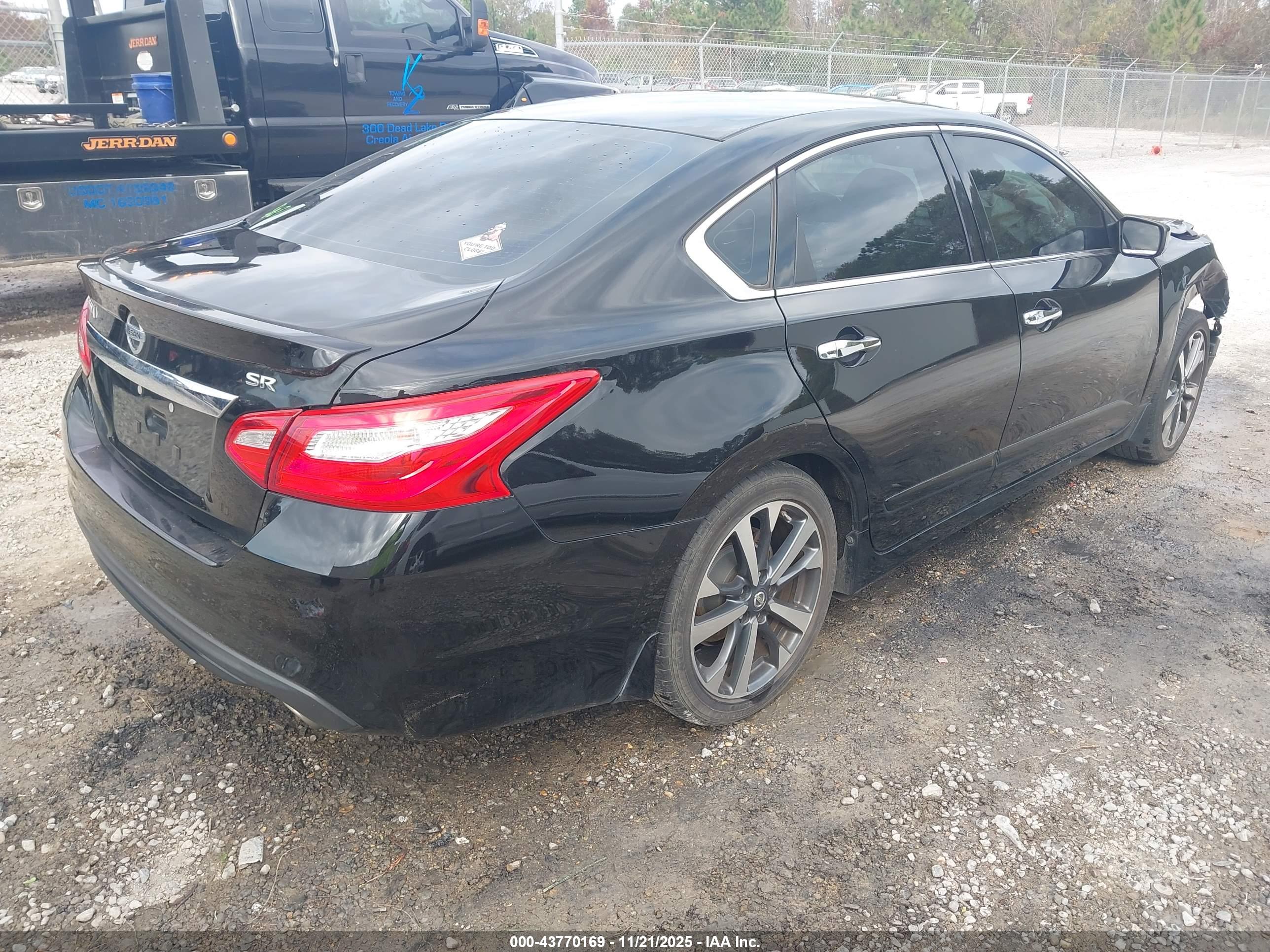 NISSAN ALTIMA image 4