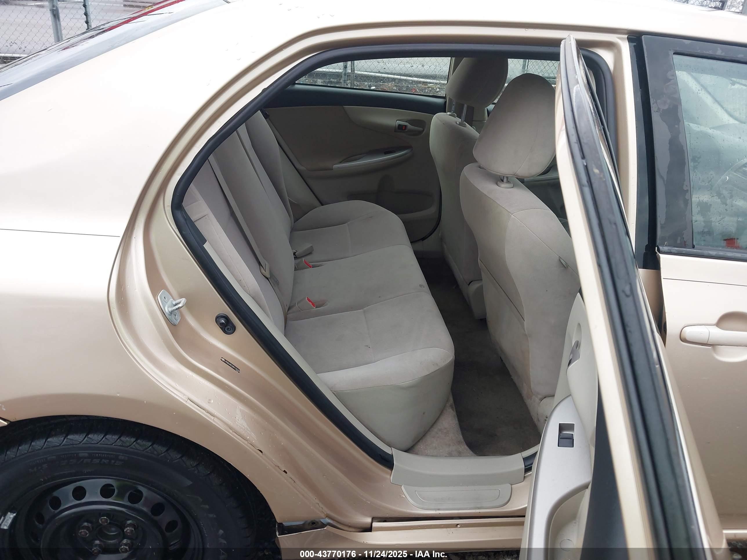 TOYOTA COROLLA image 8