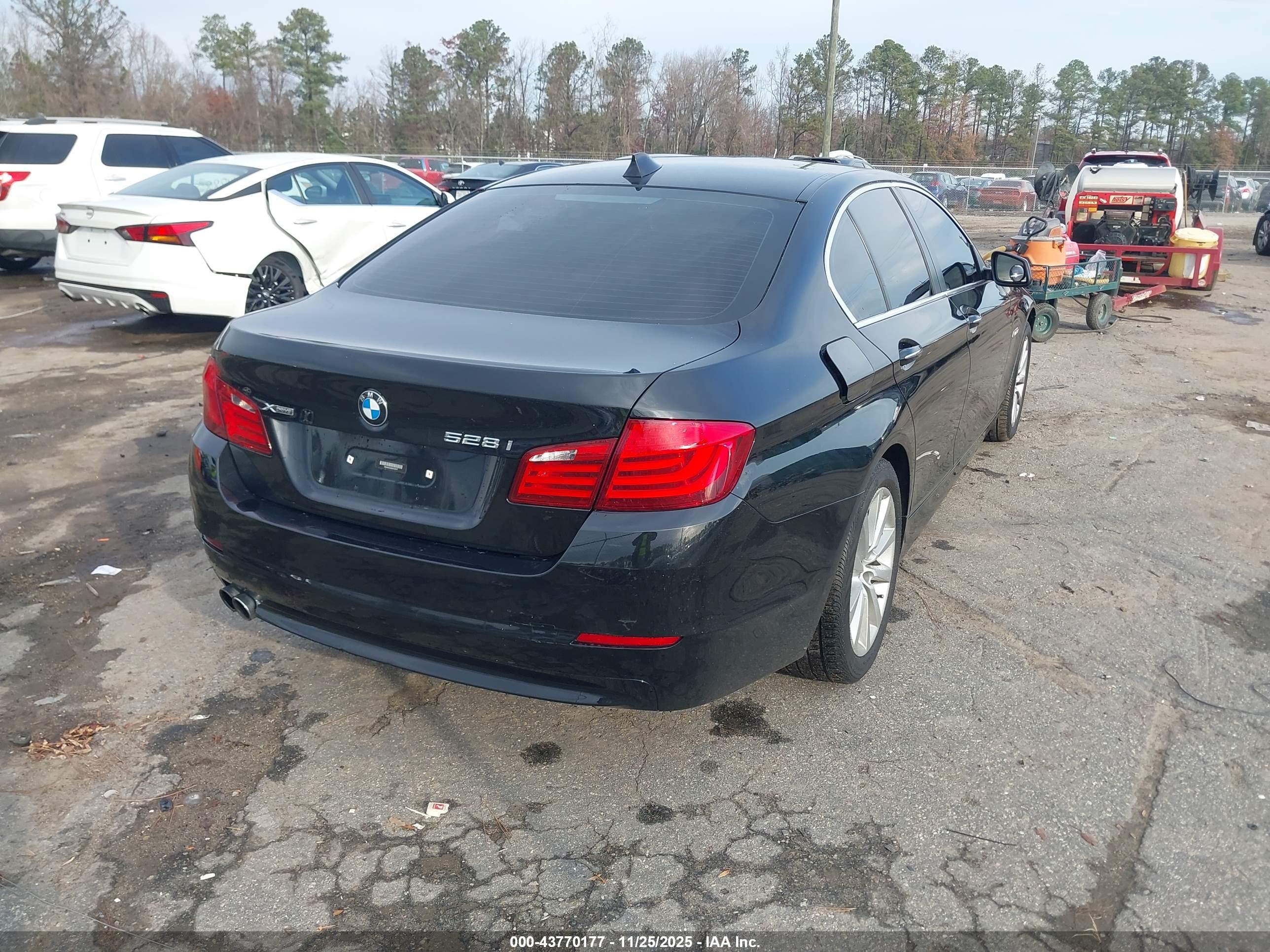 BMW 528I image 4