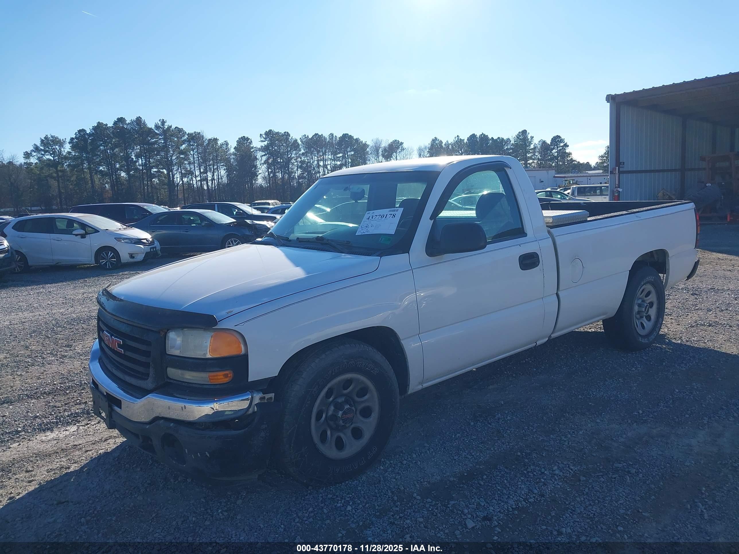 GMC SIERRA image 2