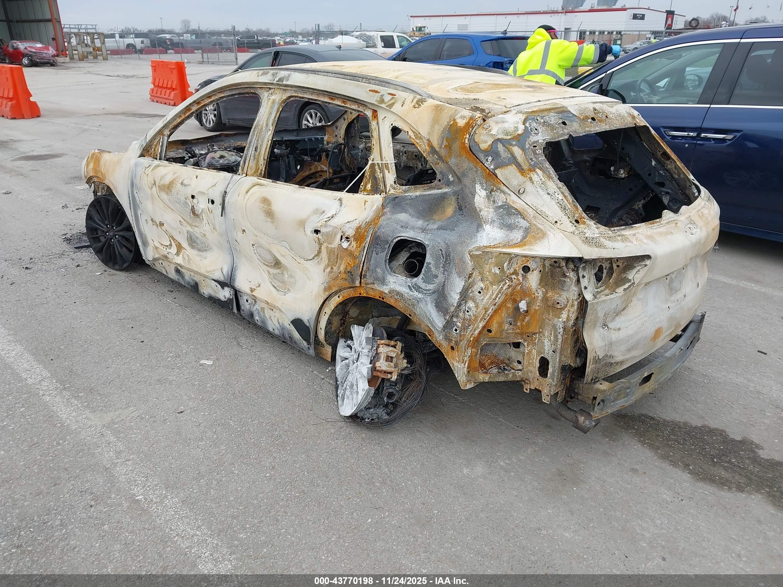 FORD ESCAPE image 3