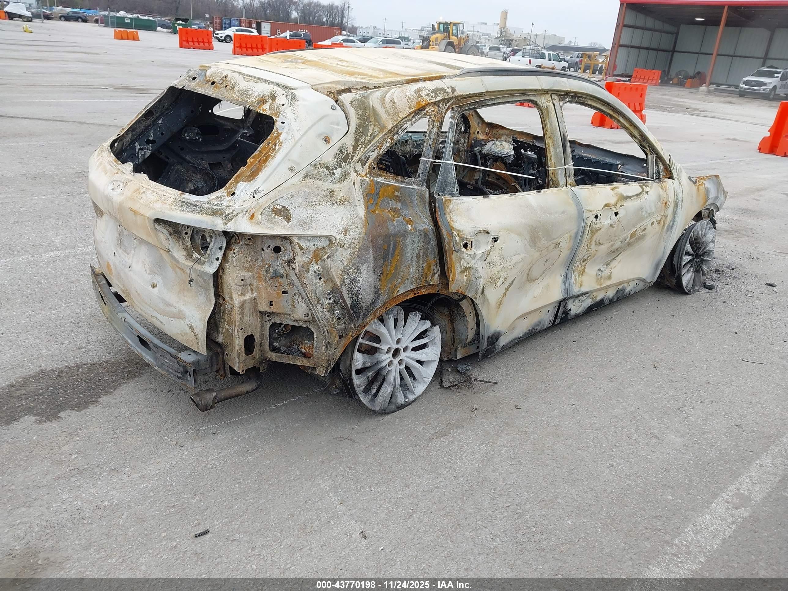 FORD ESCAPE image 4