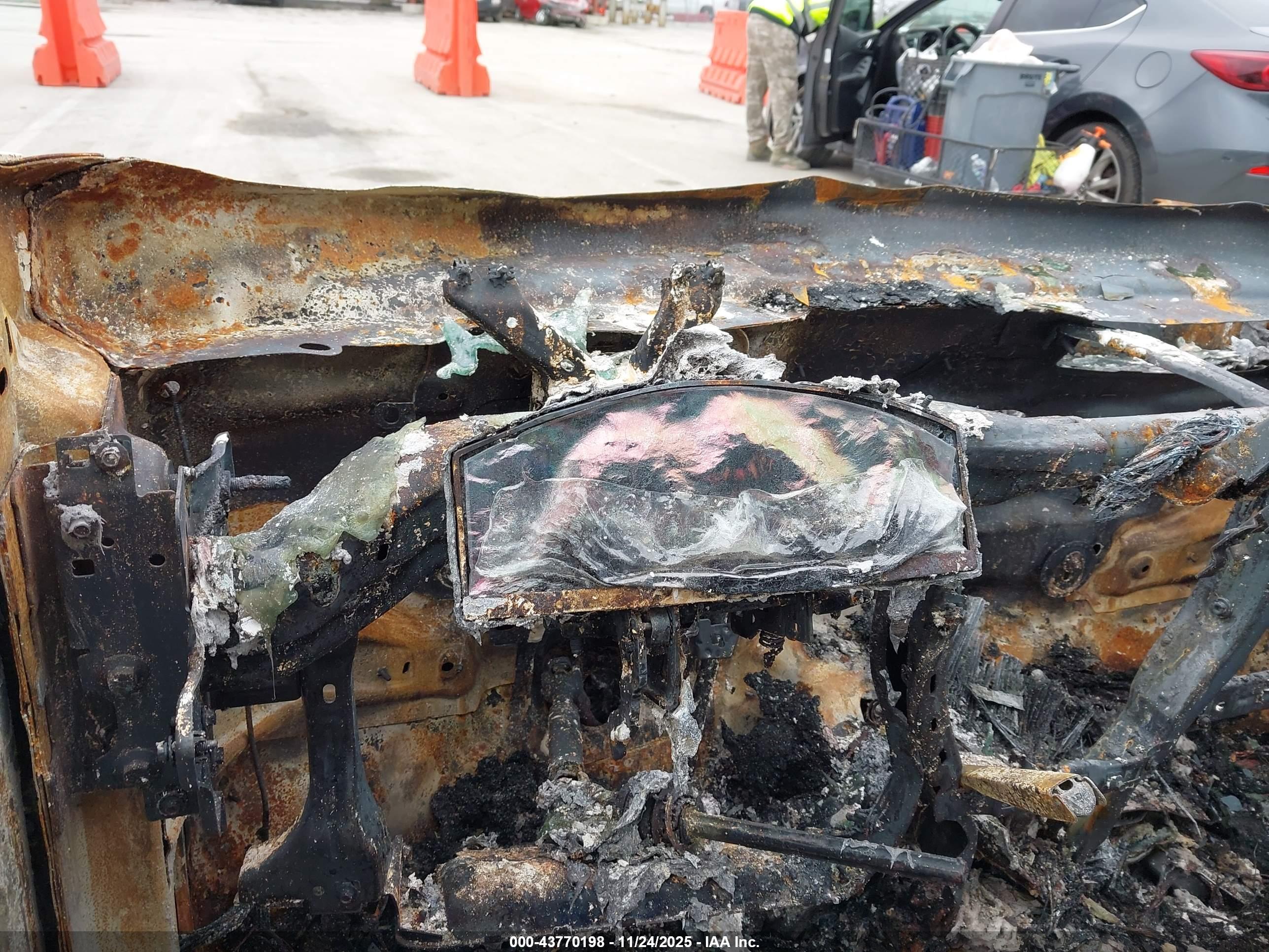 FORD ESCAPE image 7