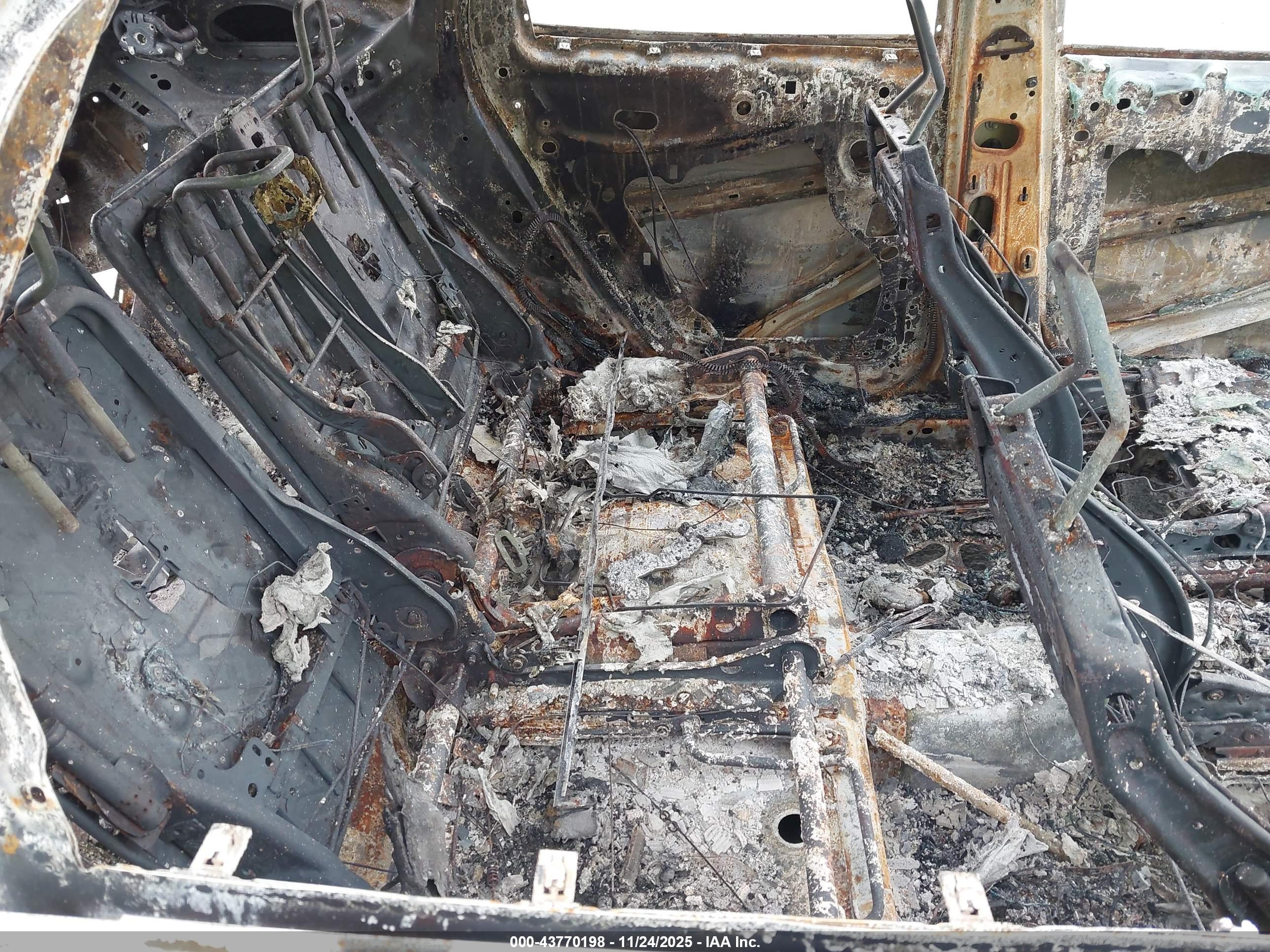 FORD ESCAPE image 8