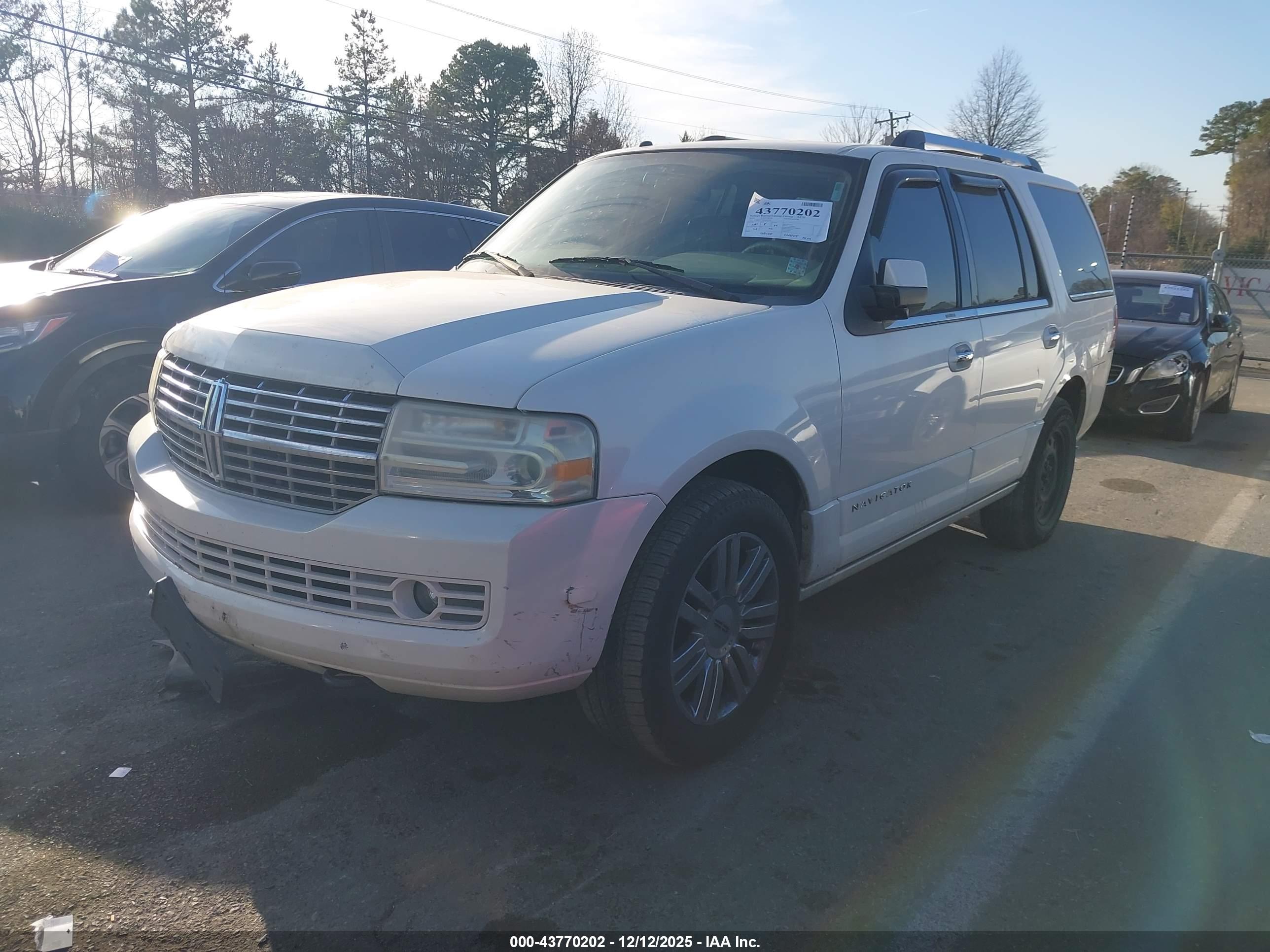 LINCOLN NAVIGATOR image 2