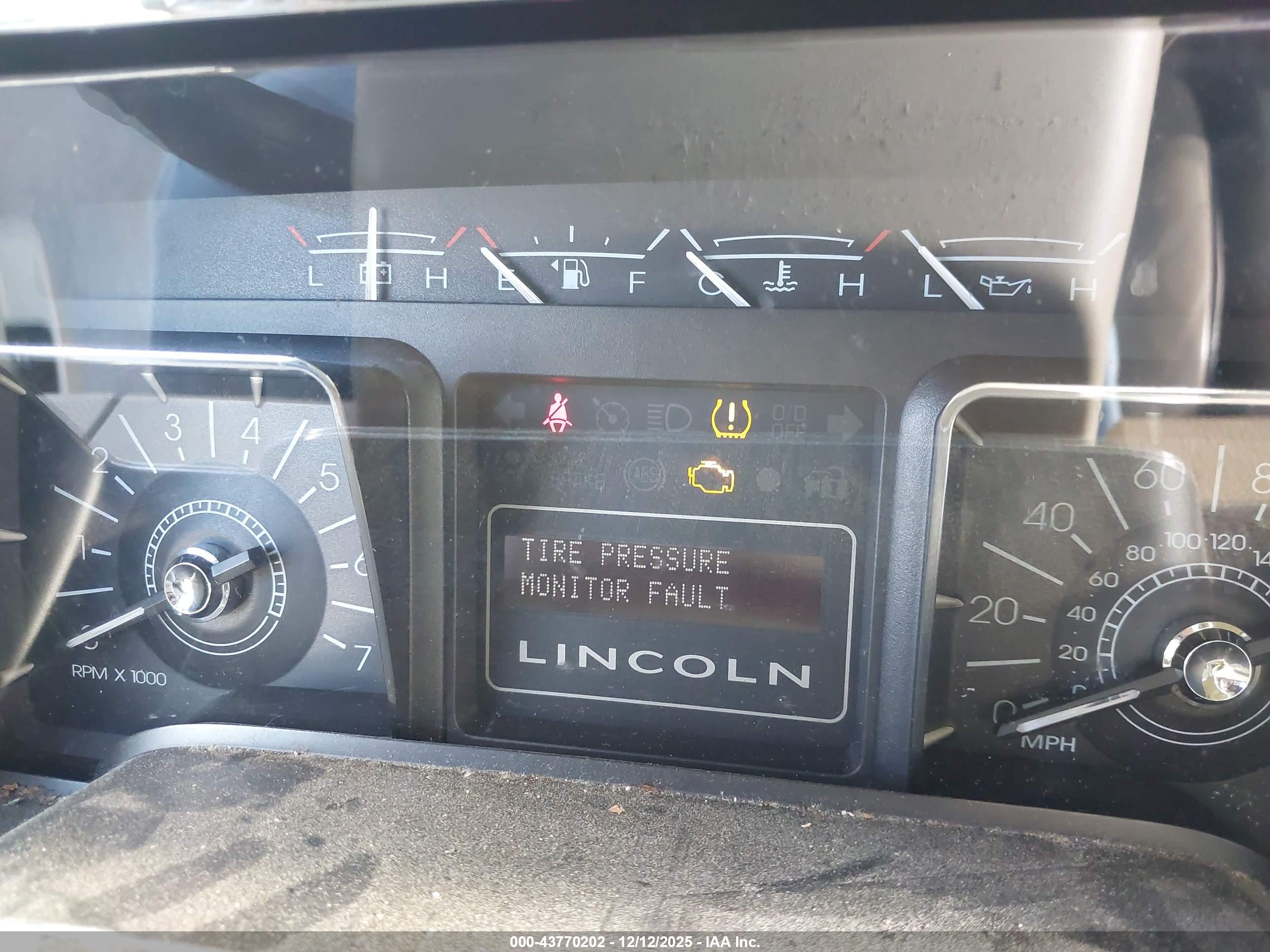LINCOLN NAVIGATOR image 7