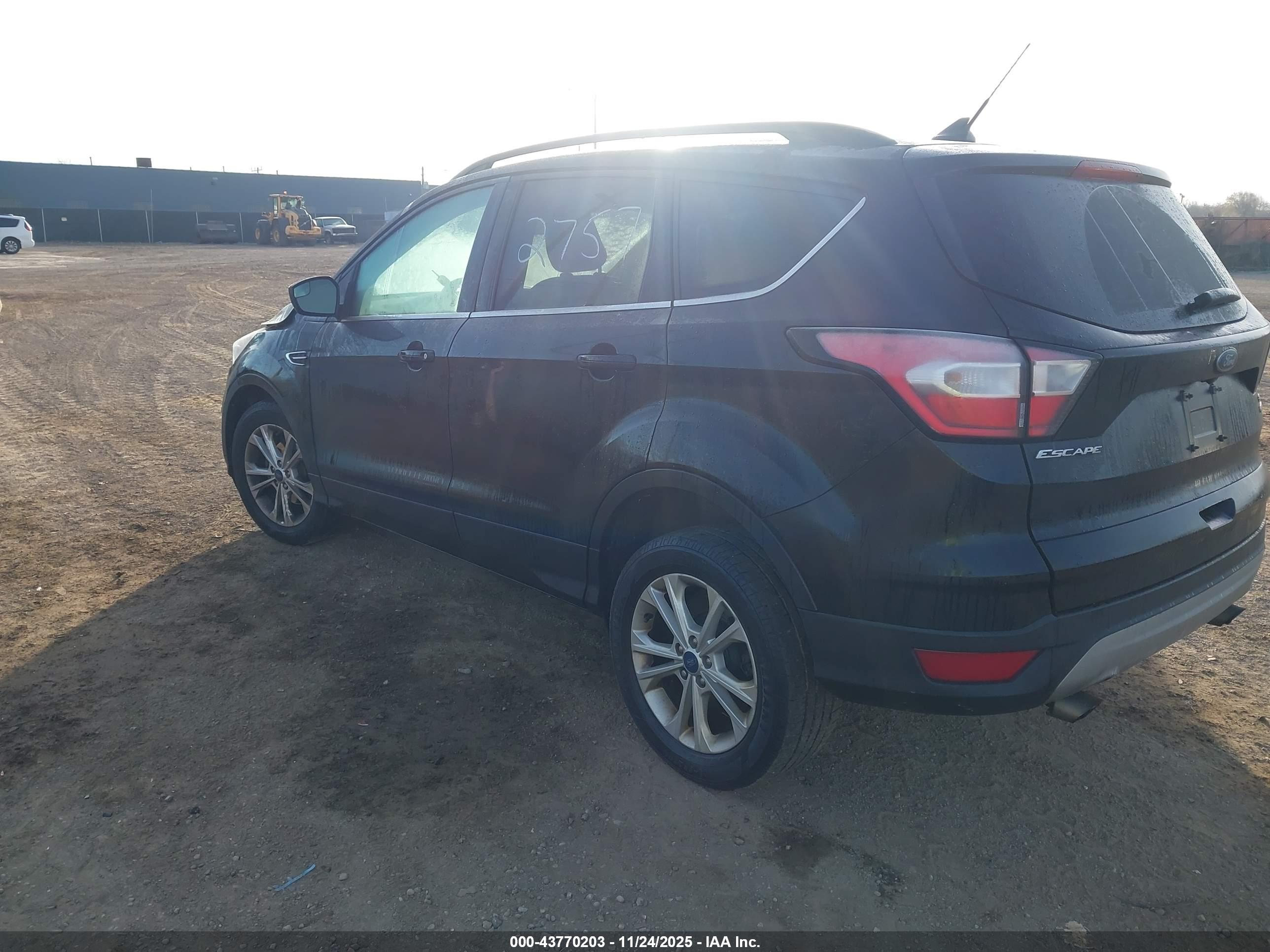 FORD ESCAPE image 3