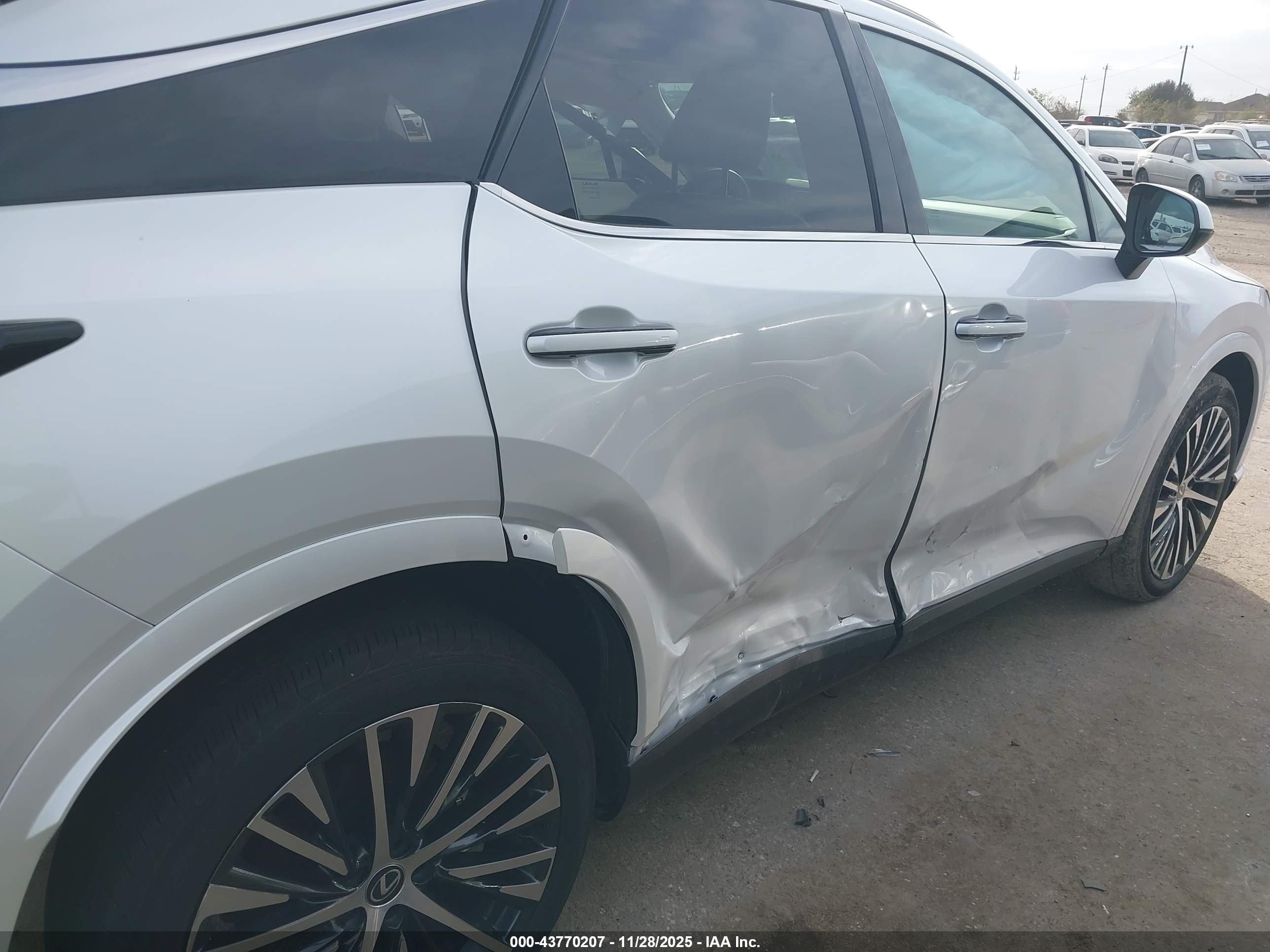 LEXUS RX image 6