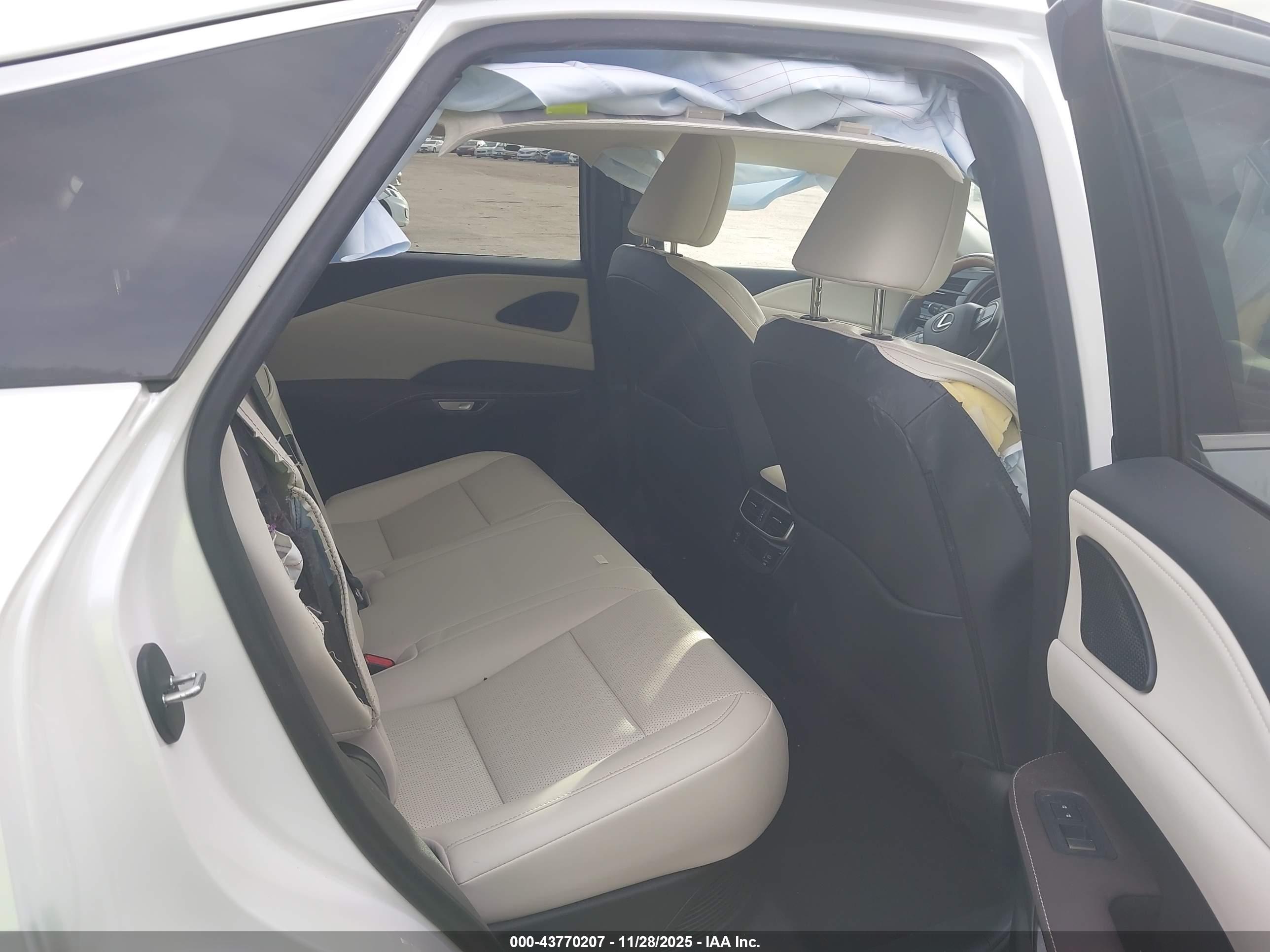 LEXUS RX image 8