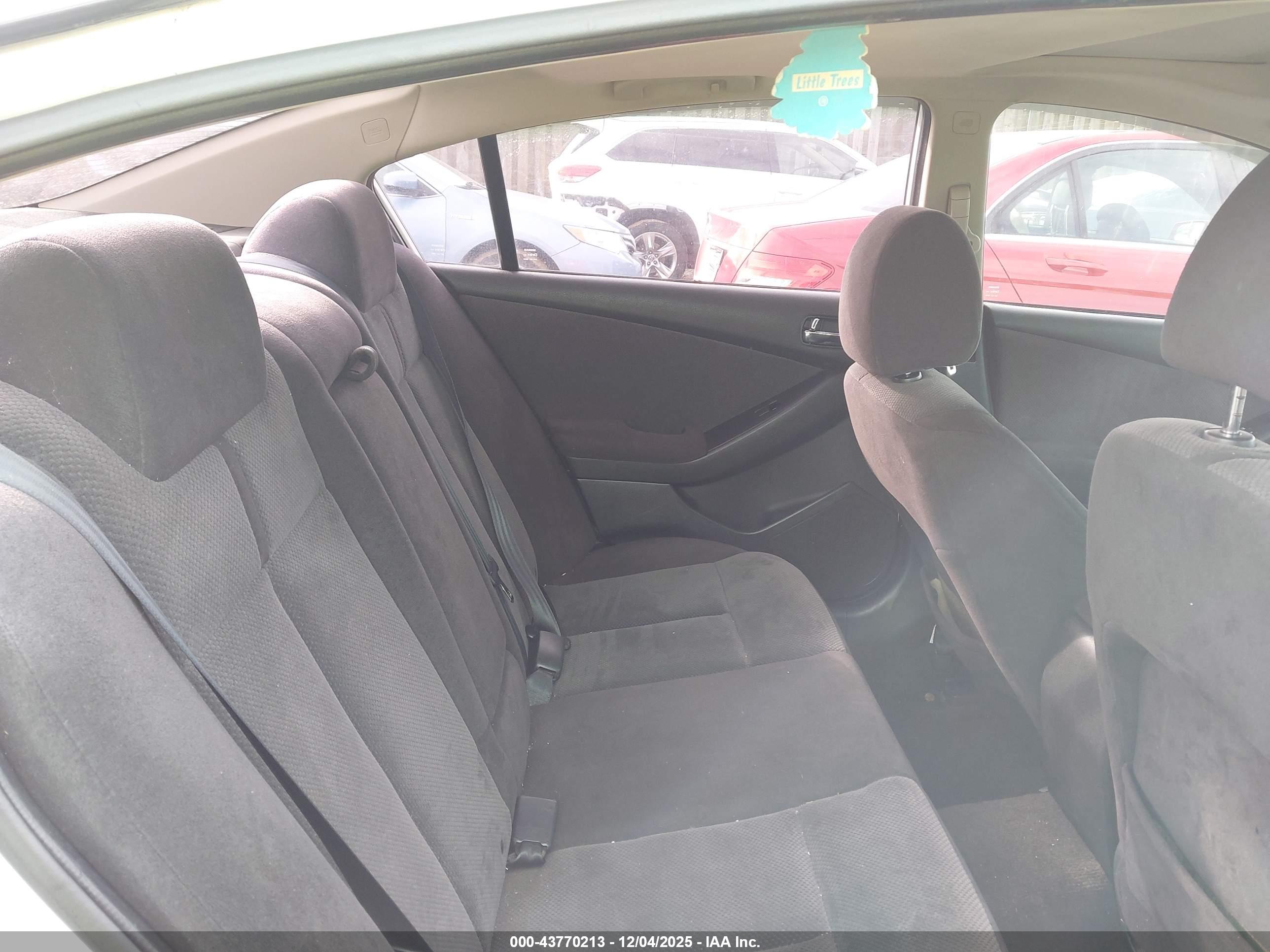 NISSAN ALTIMA image 8