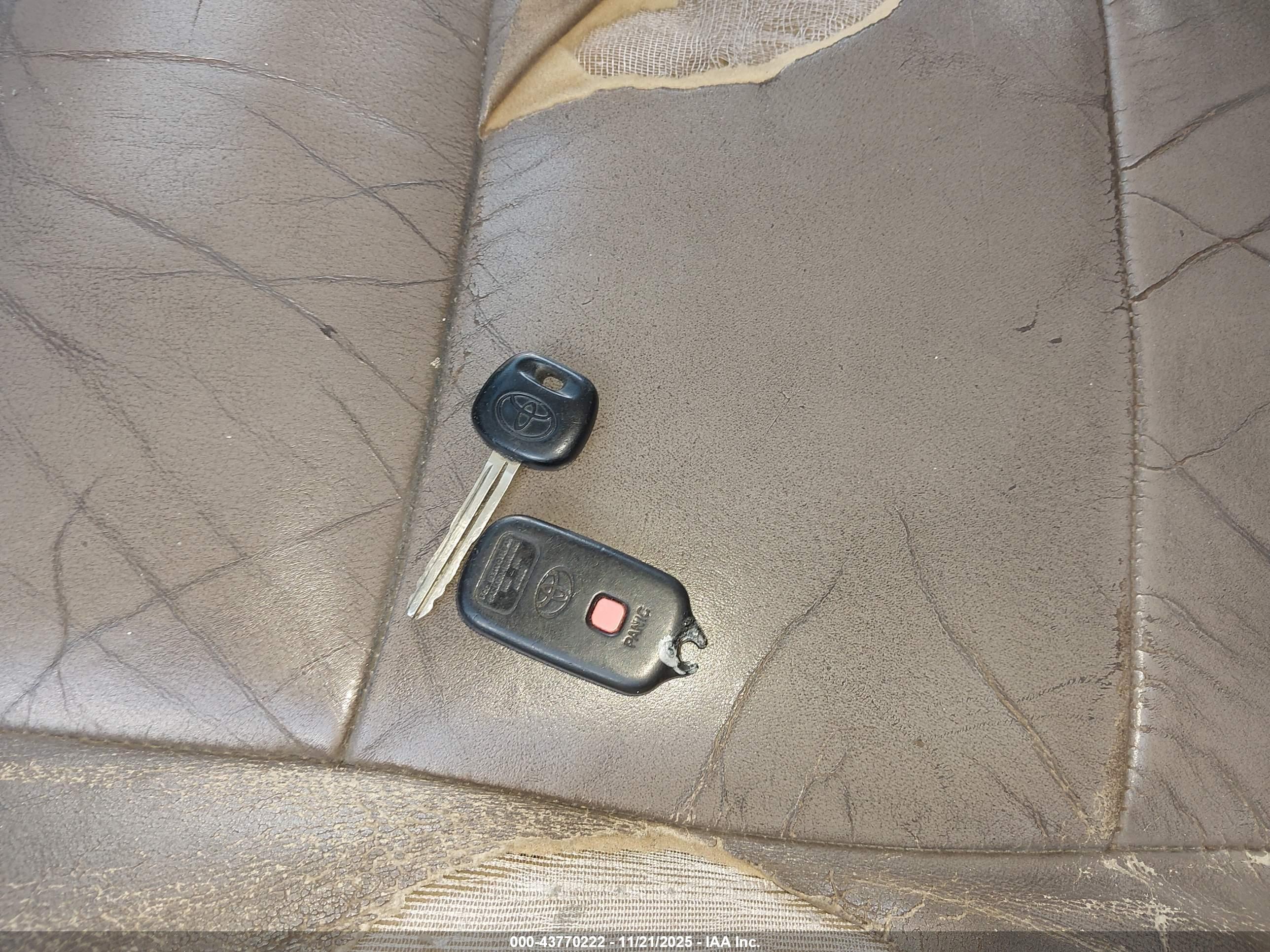 TOYOTA SEQUOIA image 11