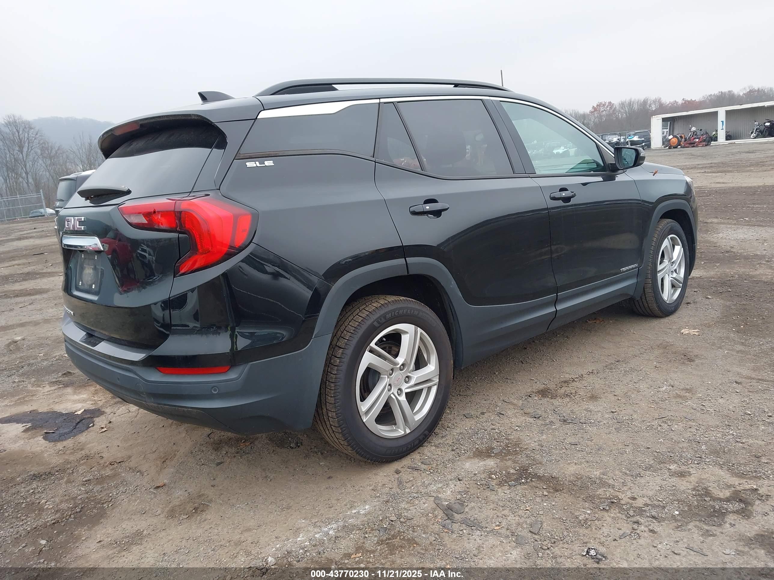 GMC TERRAIN image 4