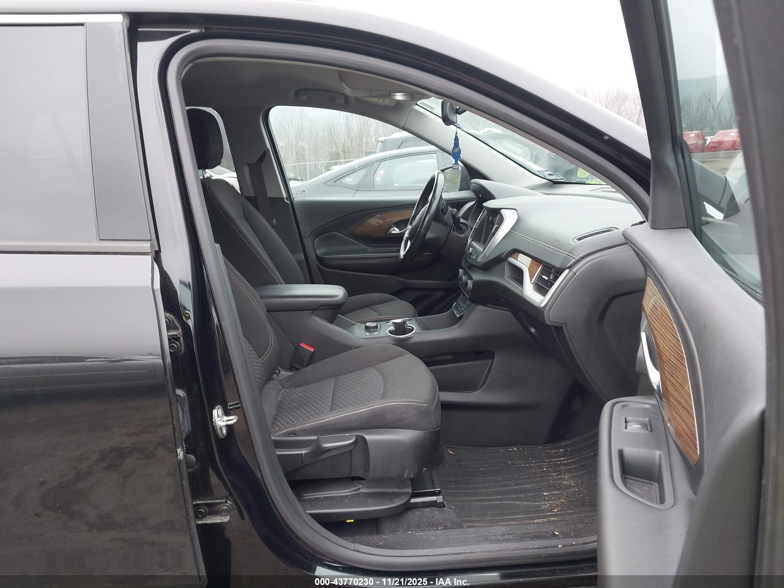 GMC TERRAIN image 5