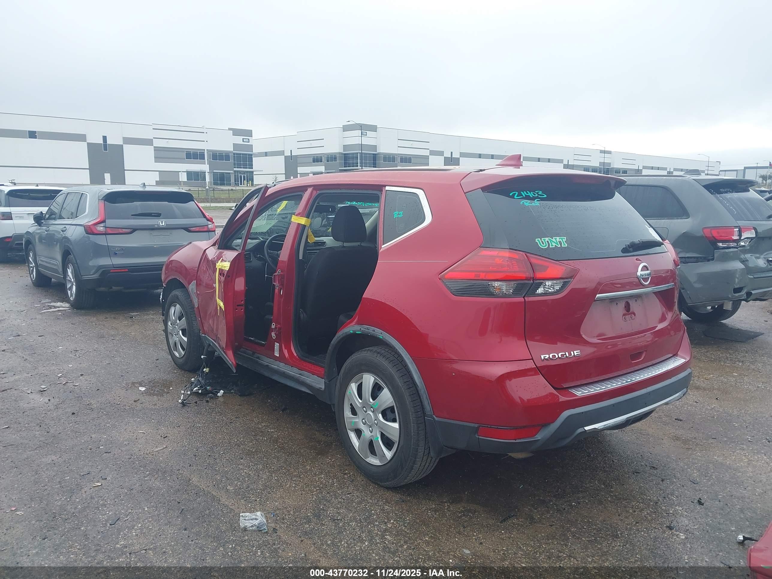 NISSAN ROGUE image 3