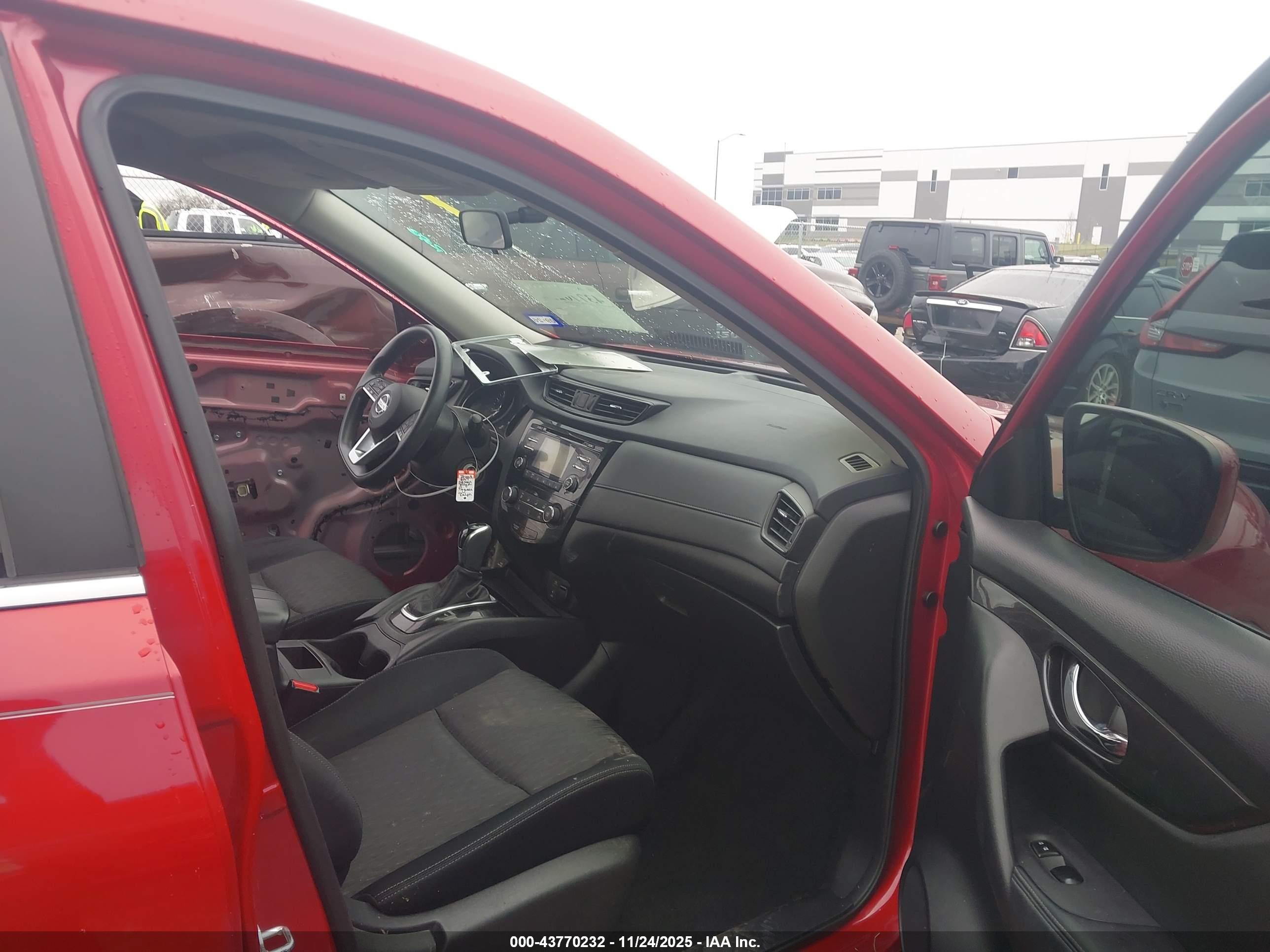 NISSAN ROGUE image 5