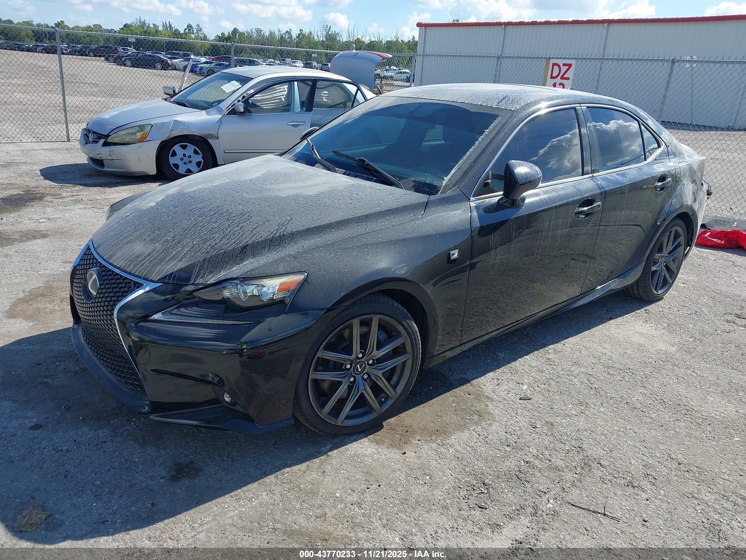 LEXUS IS image 2