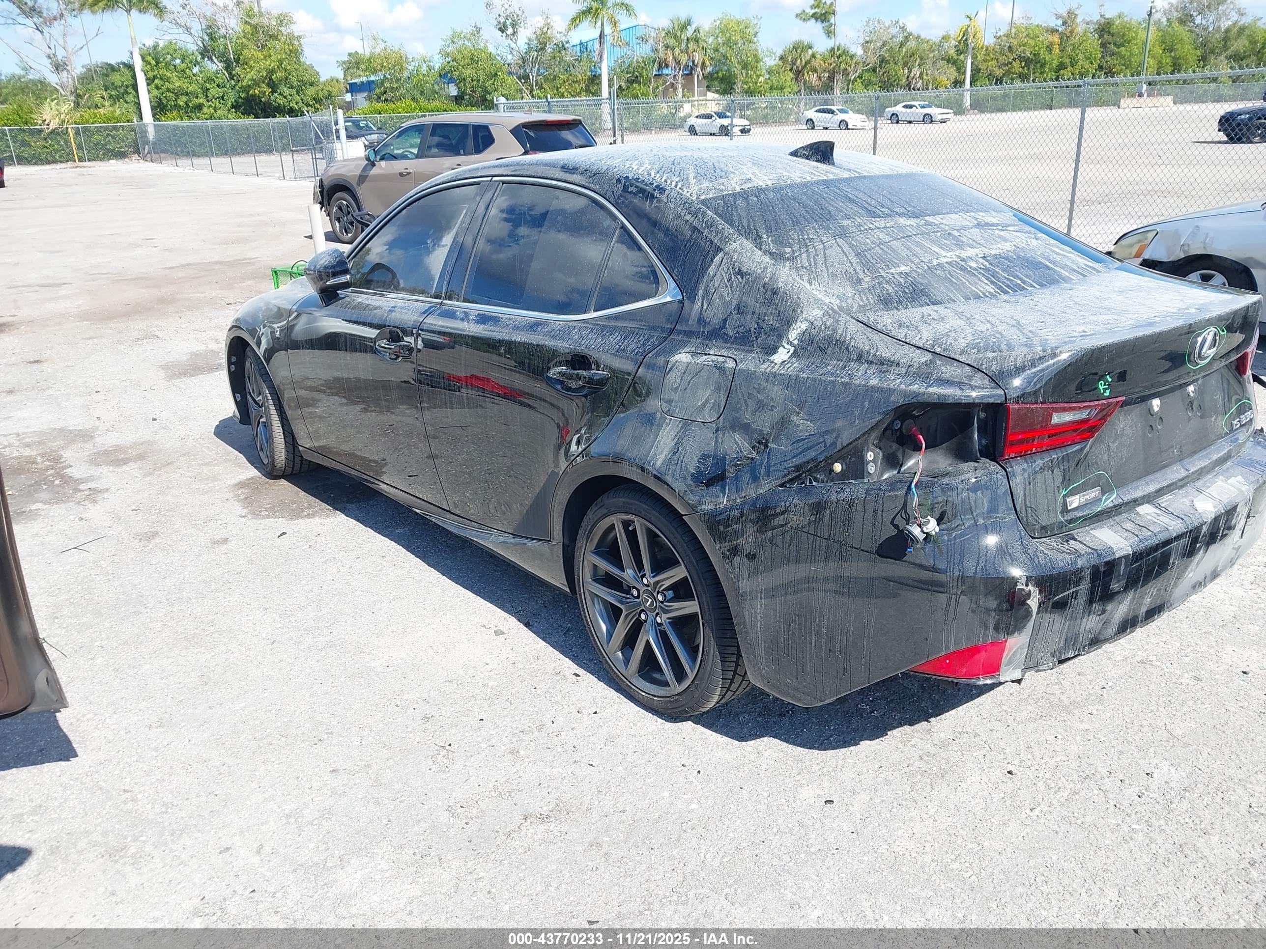 LEXUS IS image 3