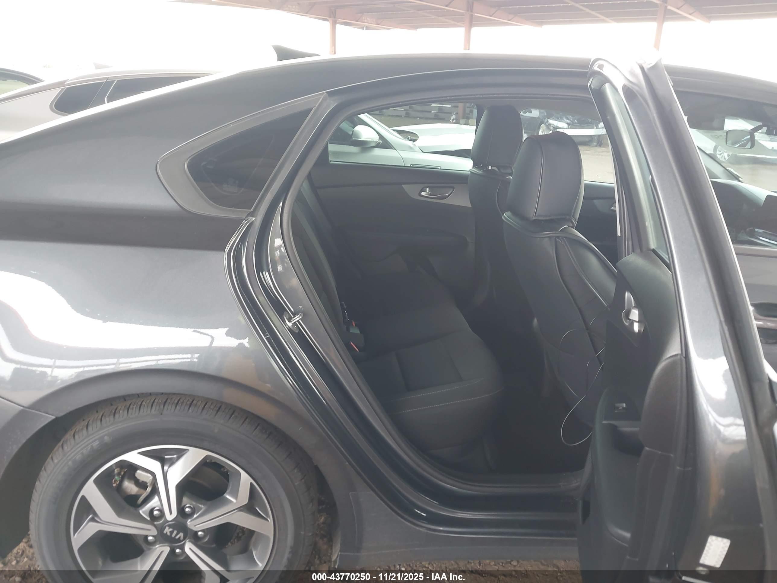 KIA FORTE image 8