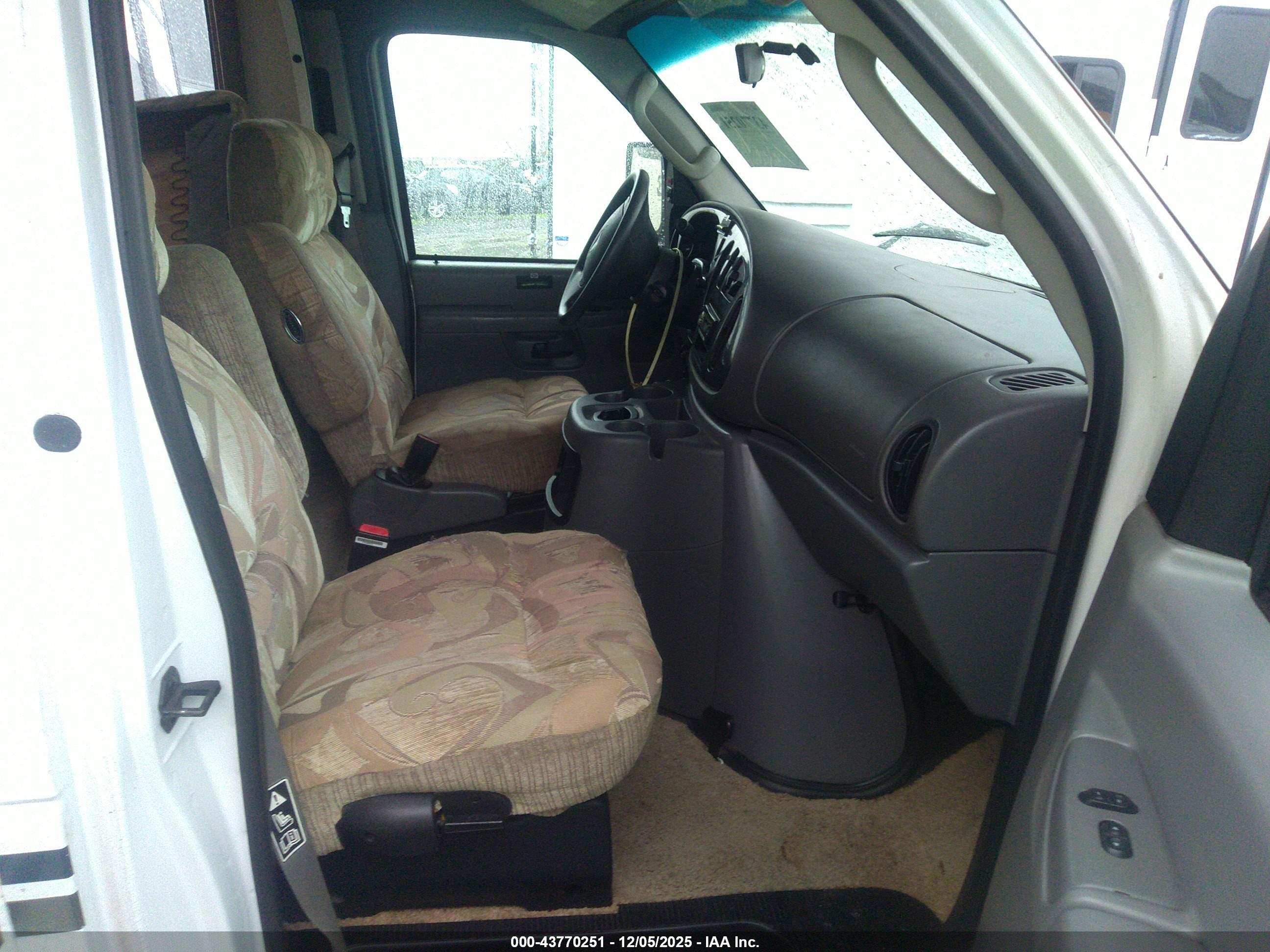 FORD E-450 image 5