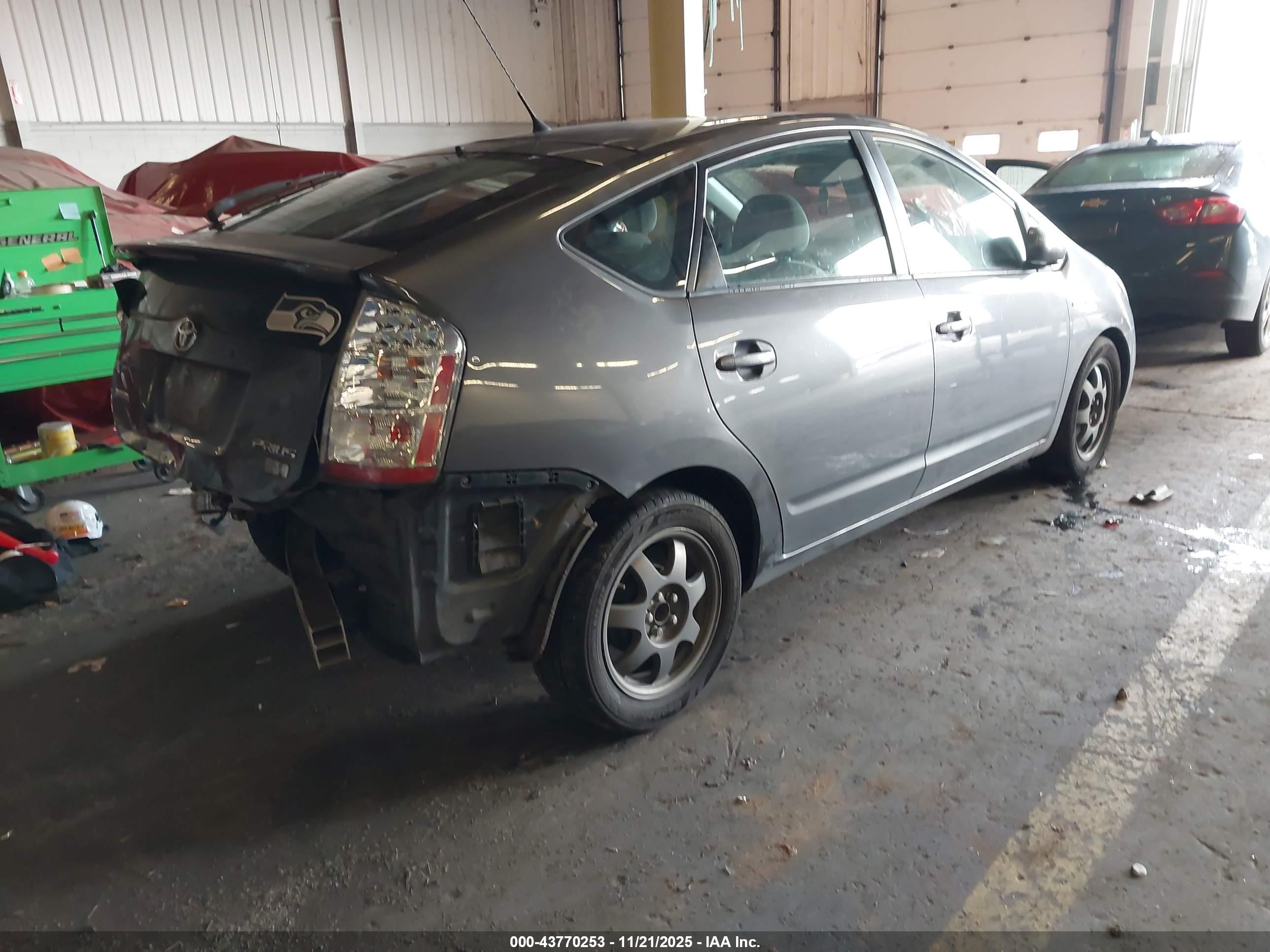 TOYOTA PRIUS image 4