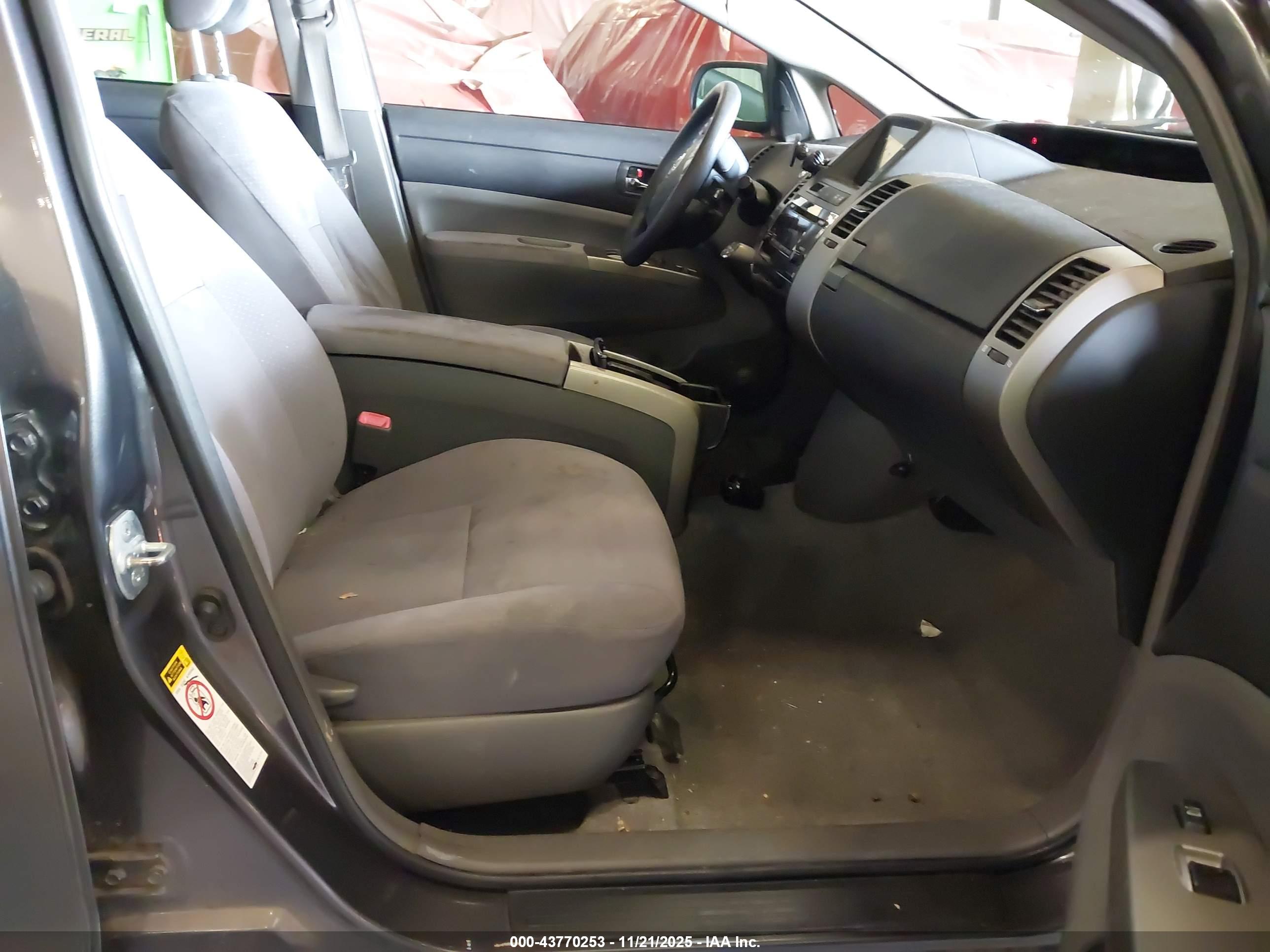 TOYOTA PRIUS image 5