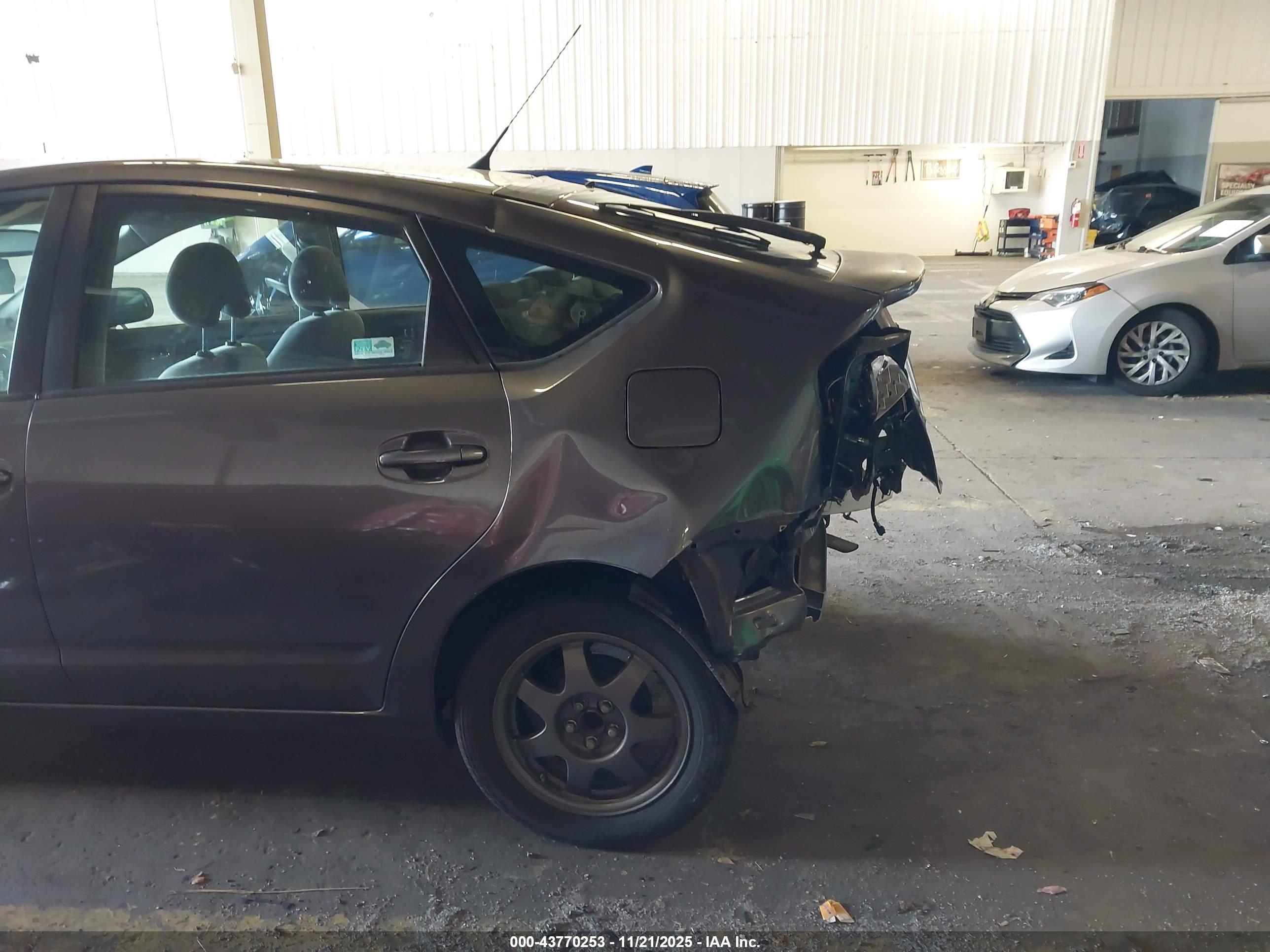 TOYOTA PRIUS image 6