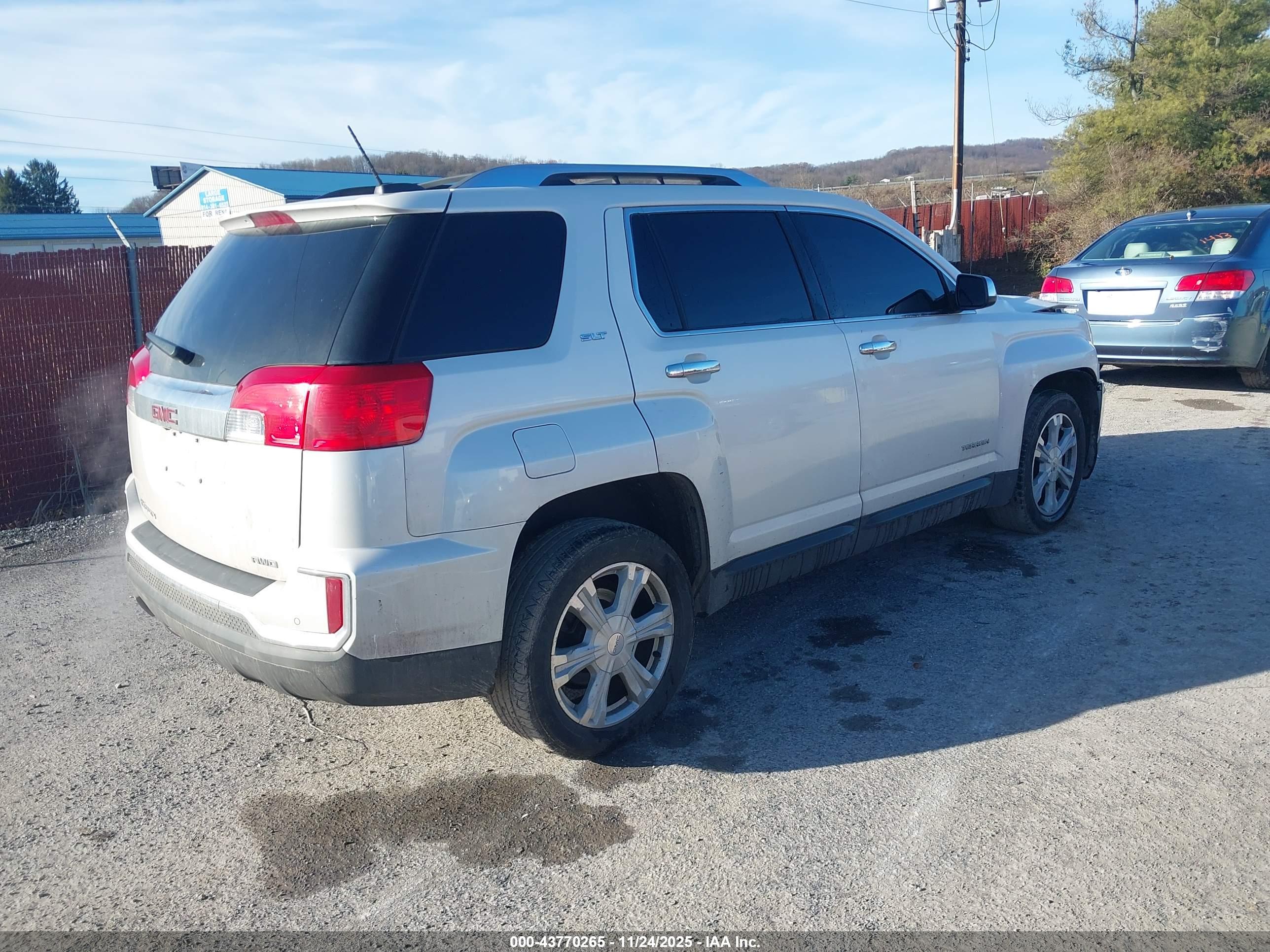 GMC TERRAIN image 4