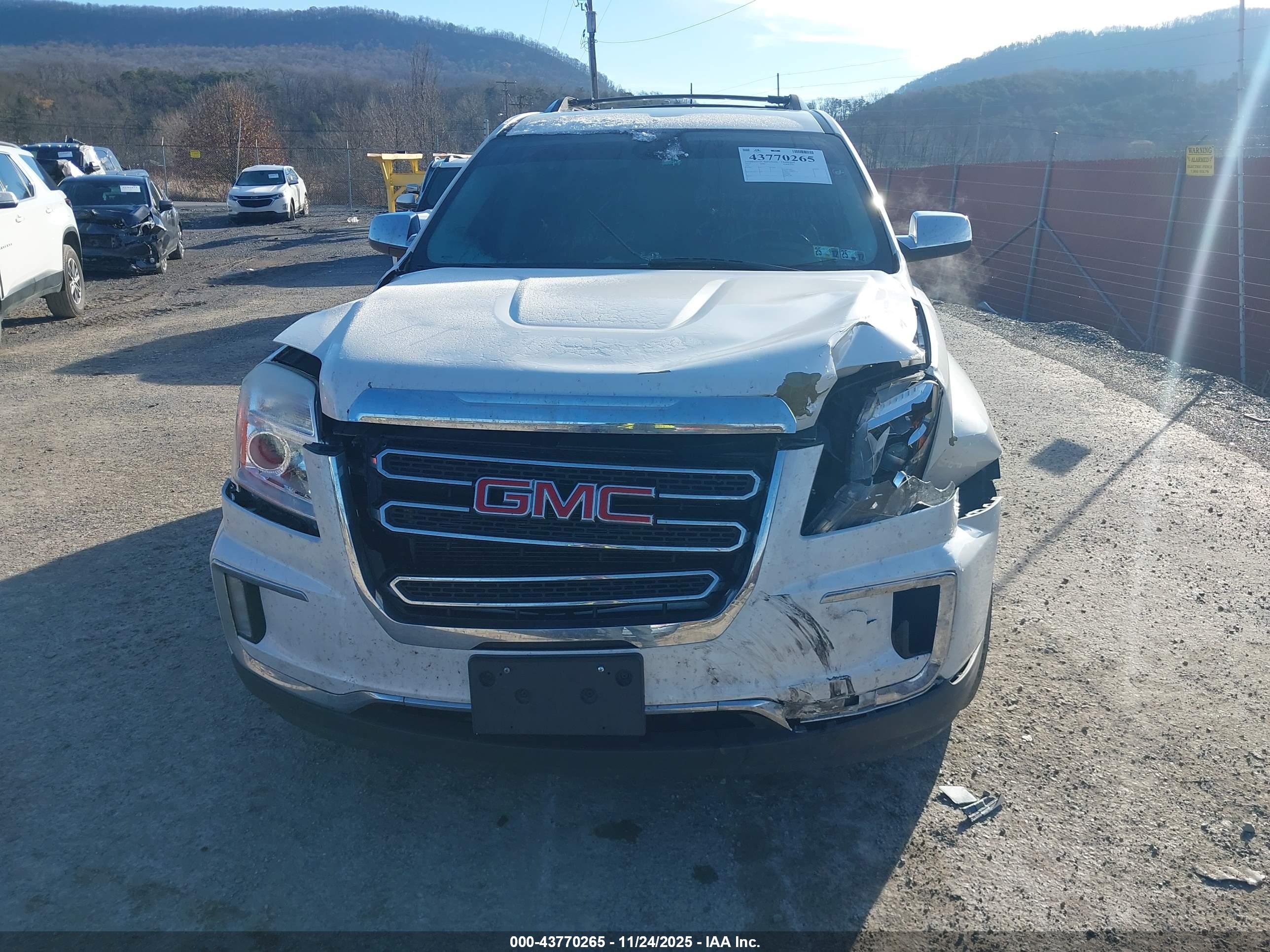 GMC TERRAIN image 6