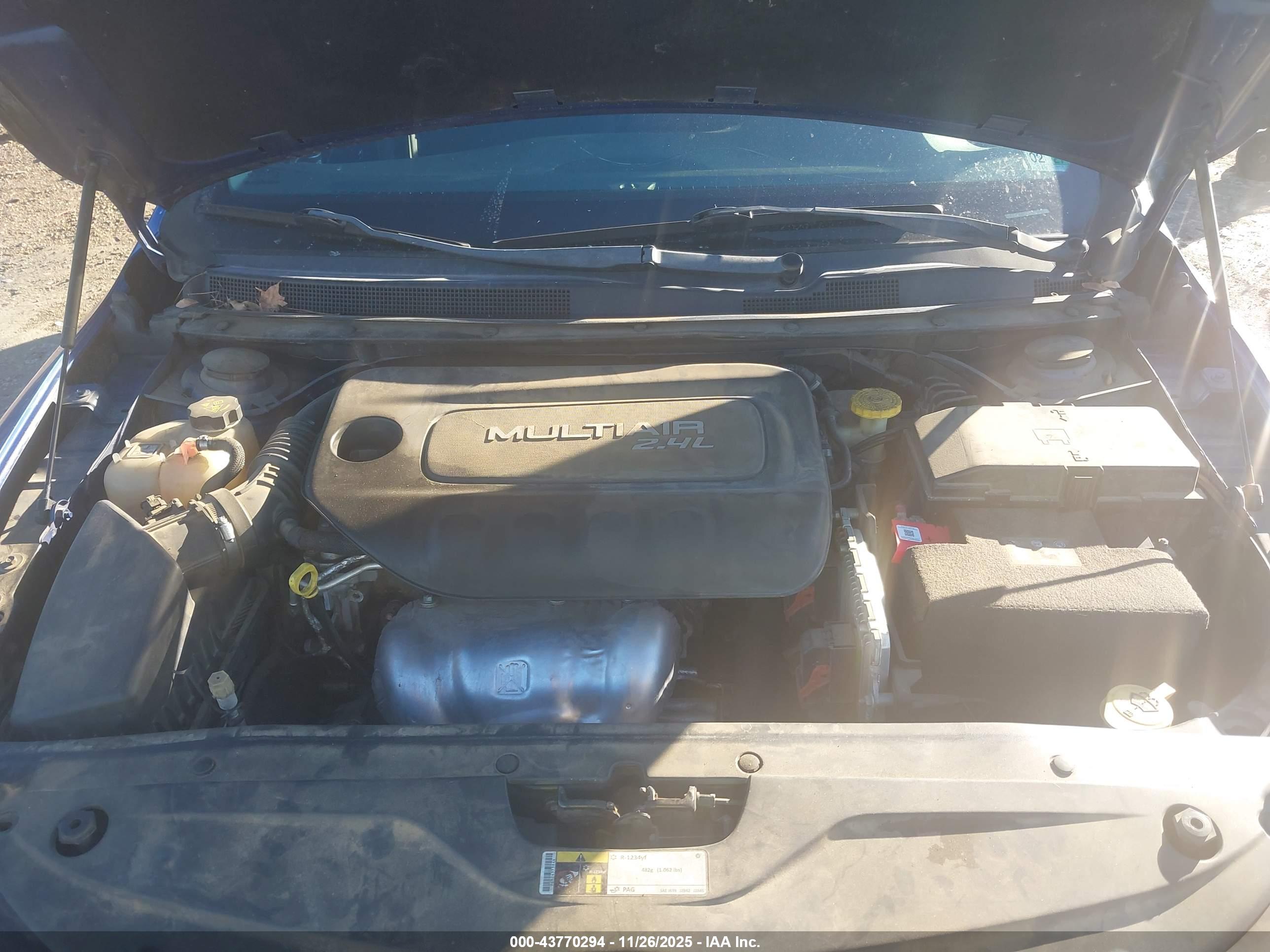 CHRYSLER 200 image 10