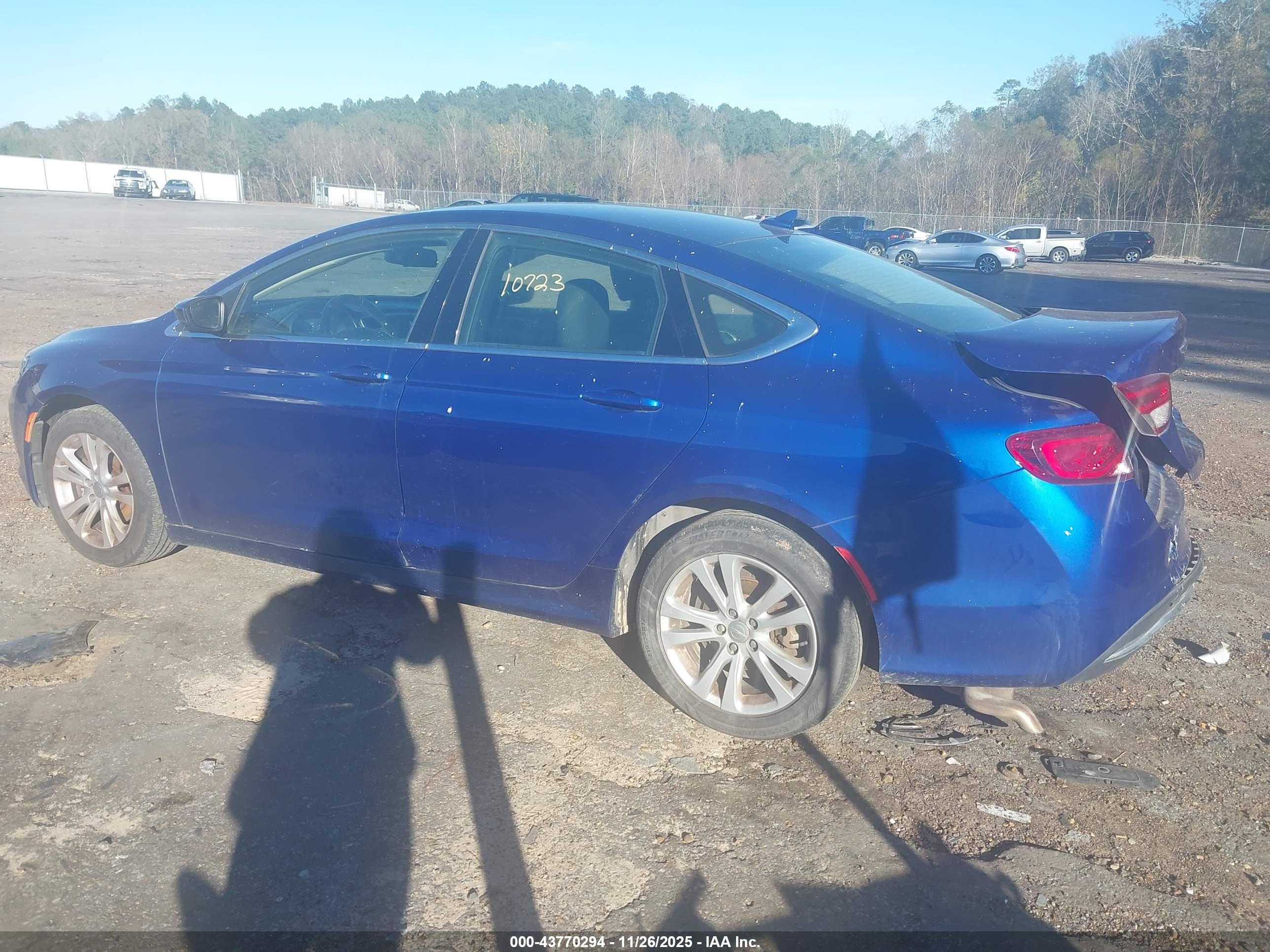 CHRYSLER 200 image 3
