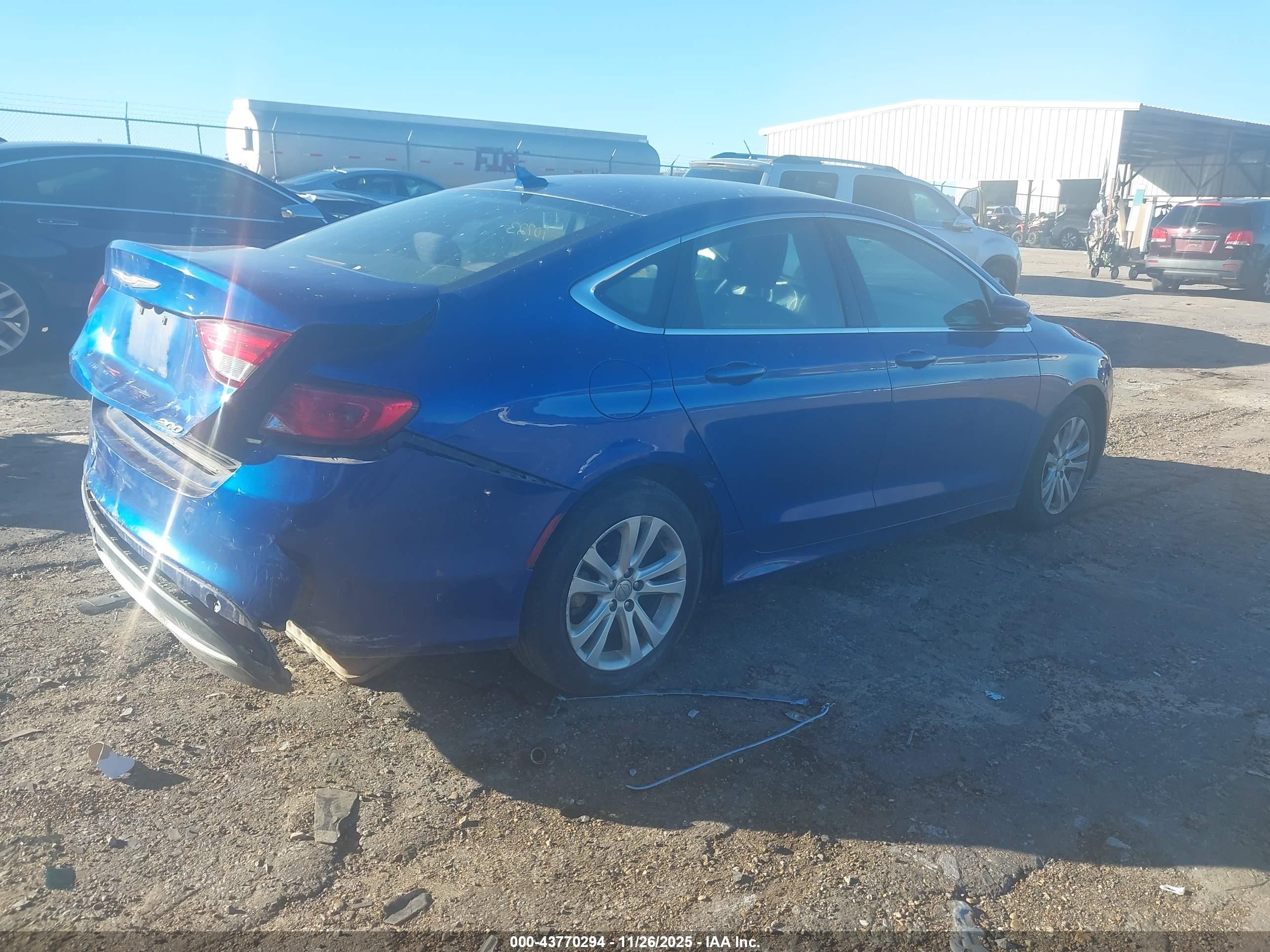 CHRYSLER 200 image 4