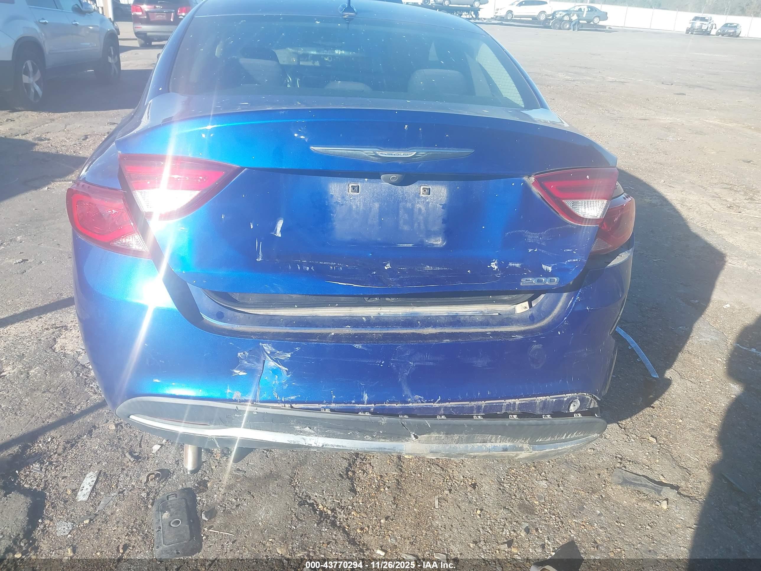 CHRYSLER 200 image 6