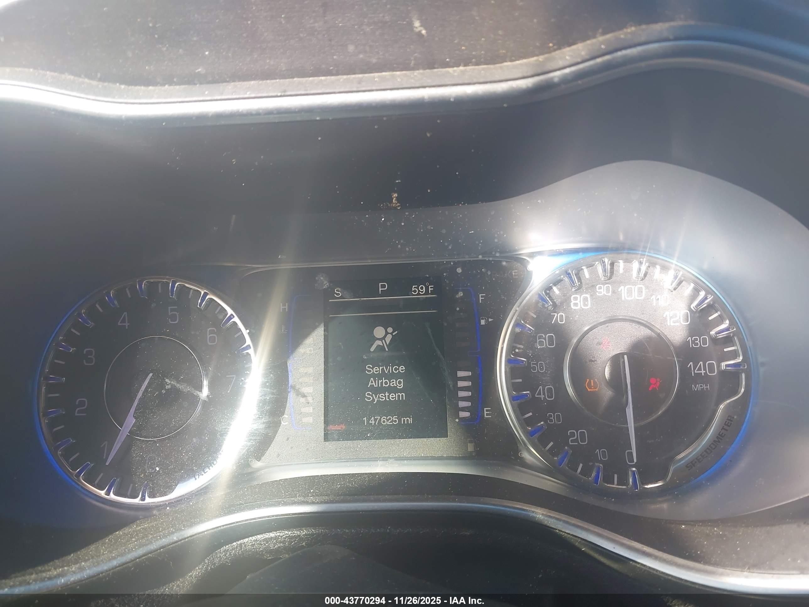 CHRYSLER 200 image 7
