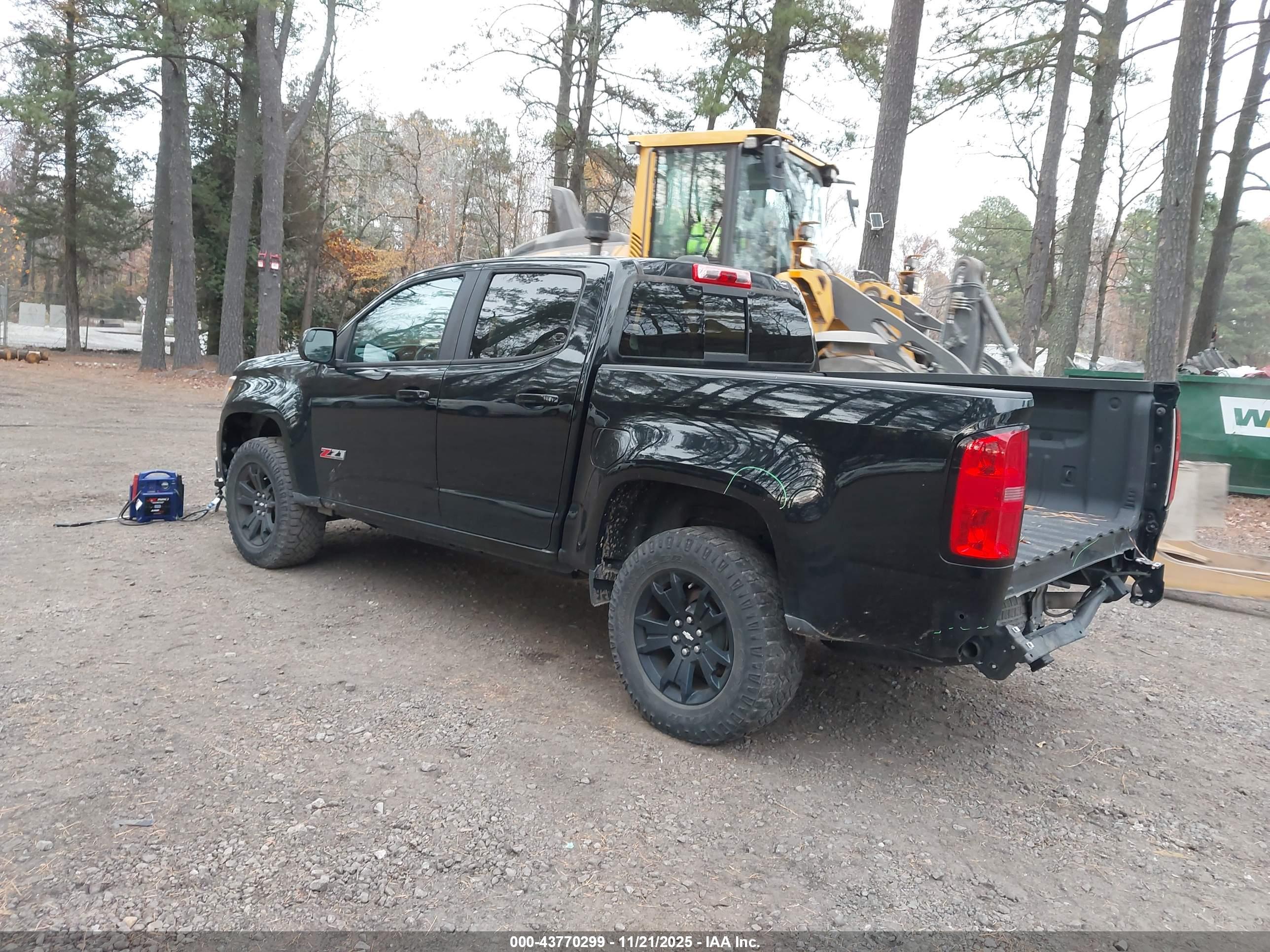 CHEVROLET COLORADO image 3