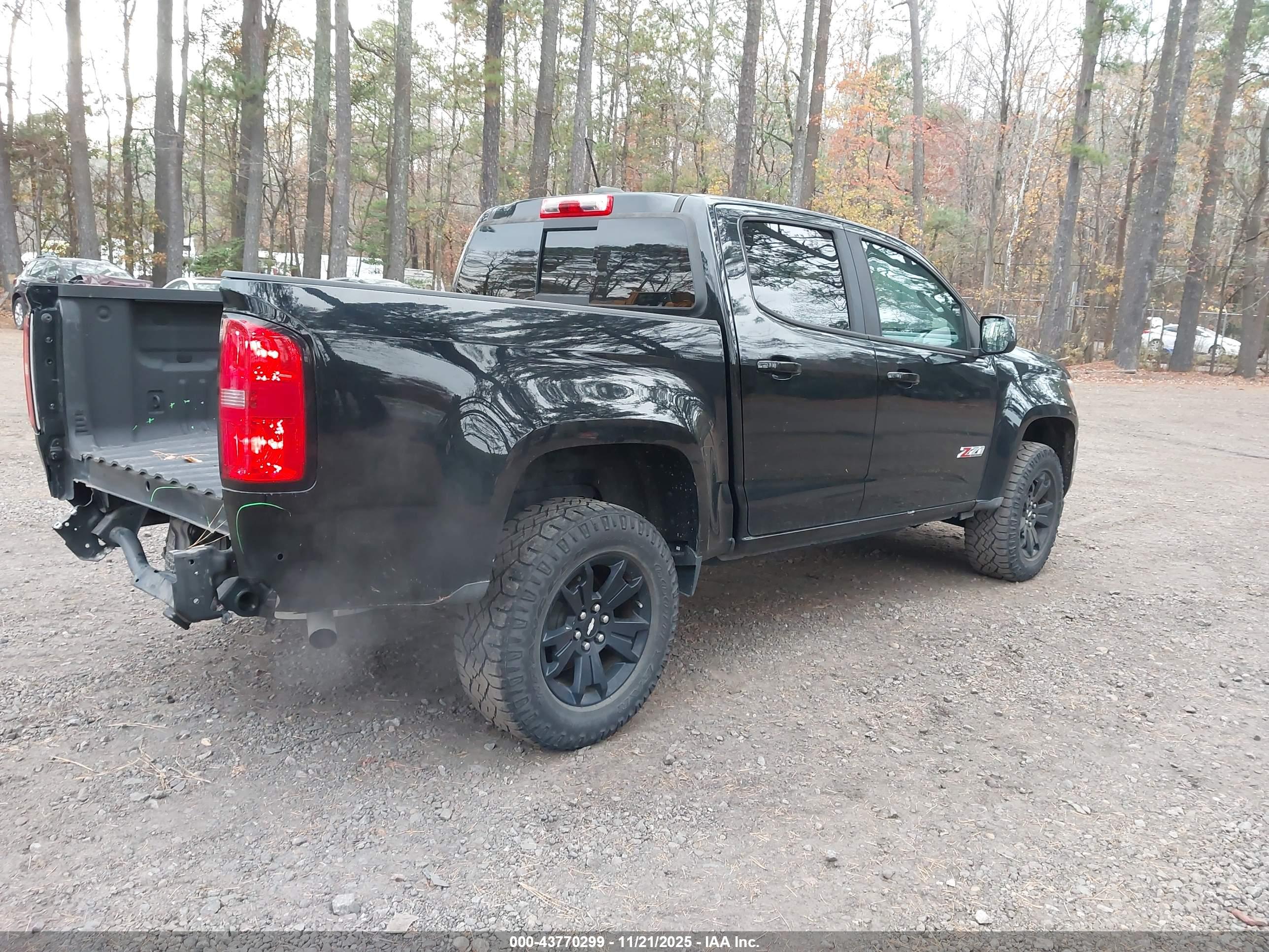 CHEVROLET COLORADO image 4
