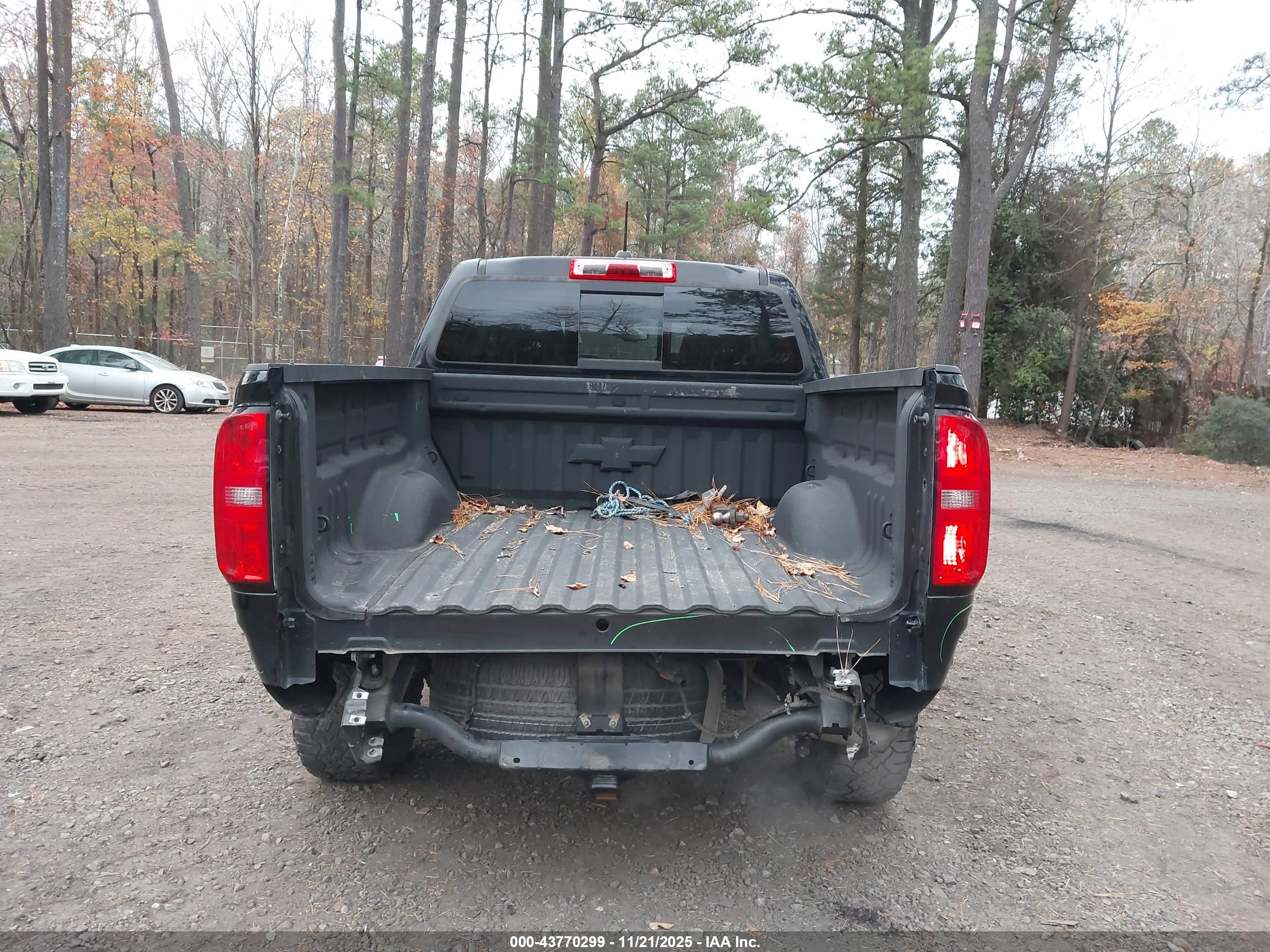 CHEVROLET COLORADO image 6