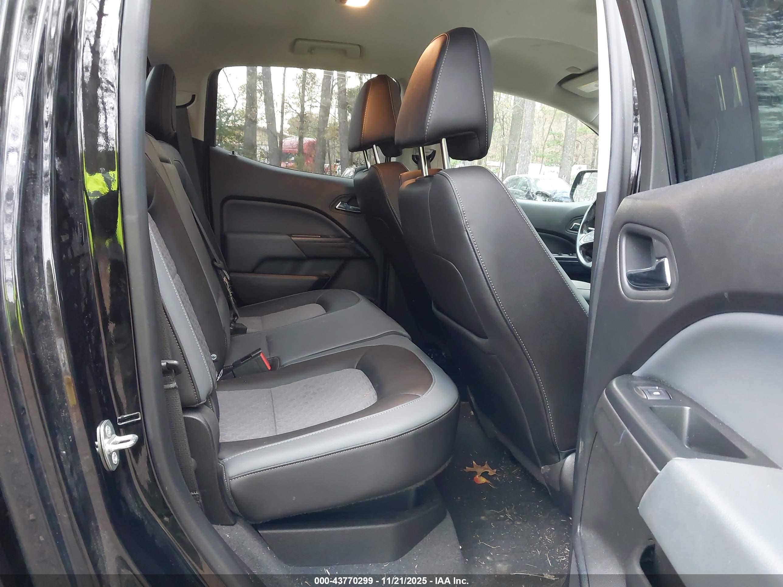 CHEVROLET COLORADO image 8