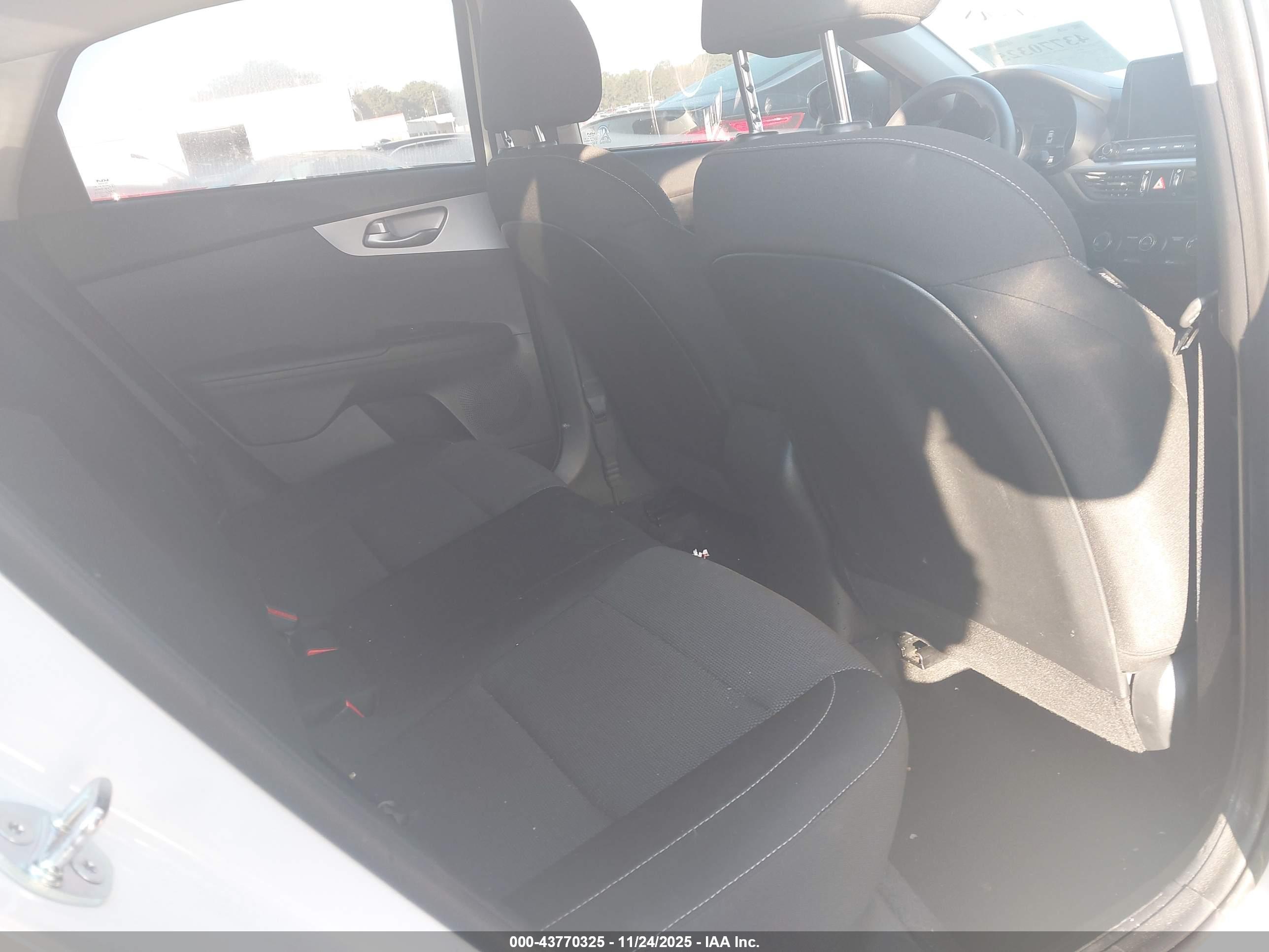 KIA FORTE image 8