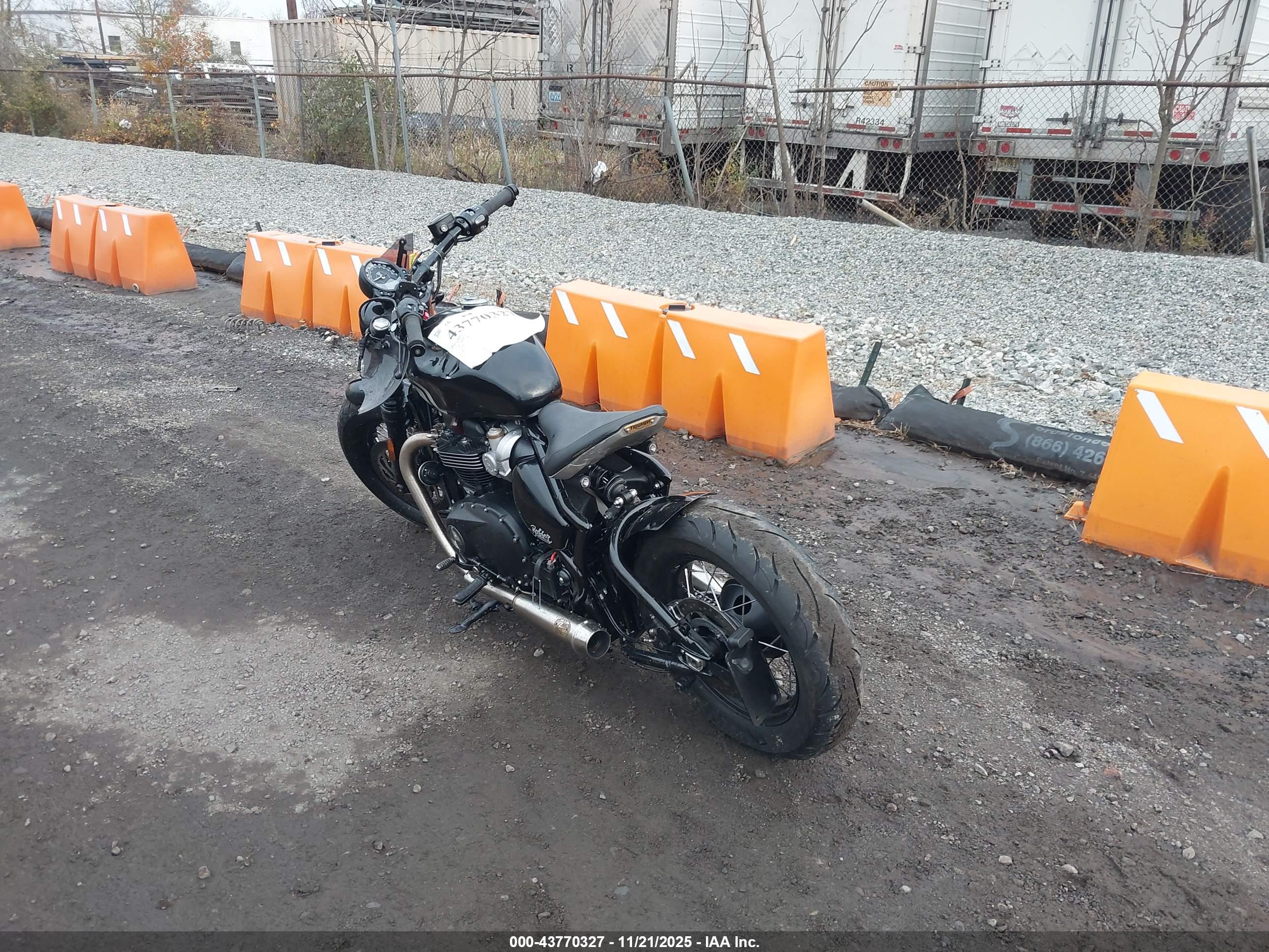 TRIUMPH MOTORCYCLE image 3
