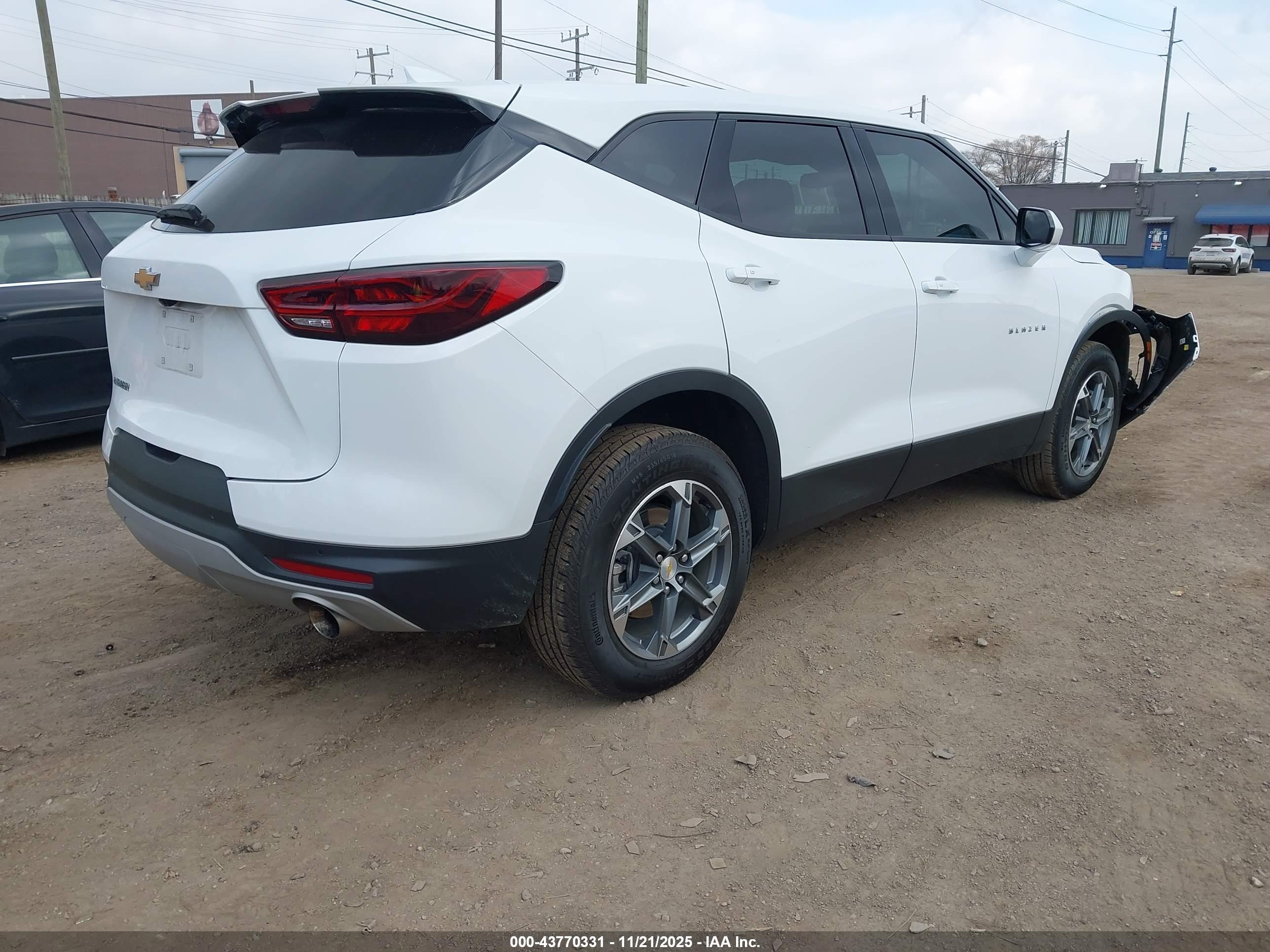 CHEVROLET BLAZER image 4
