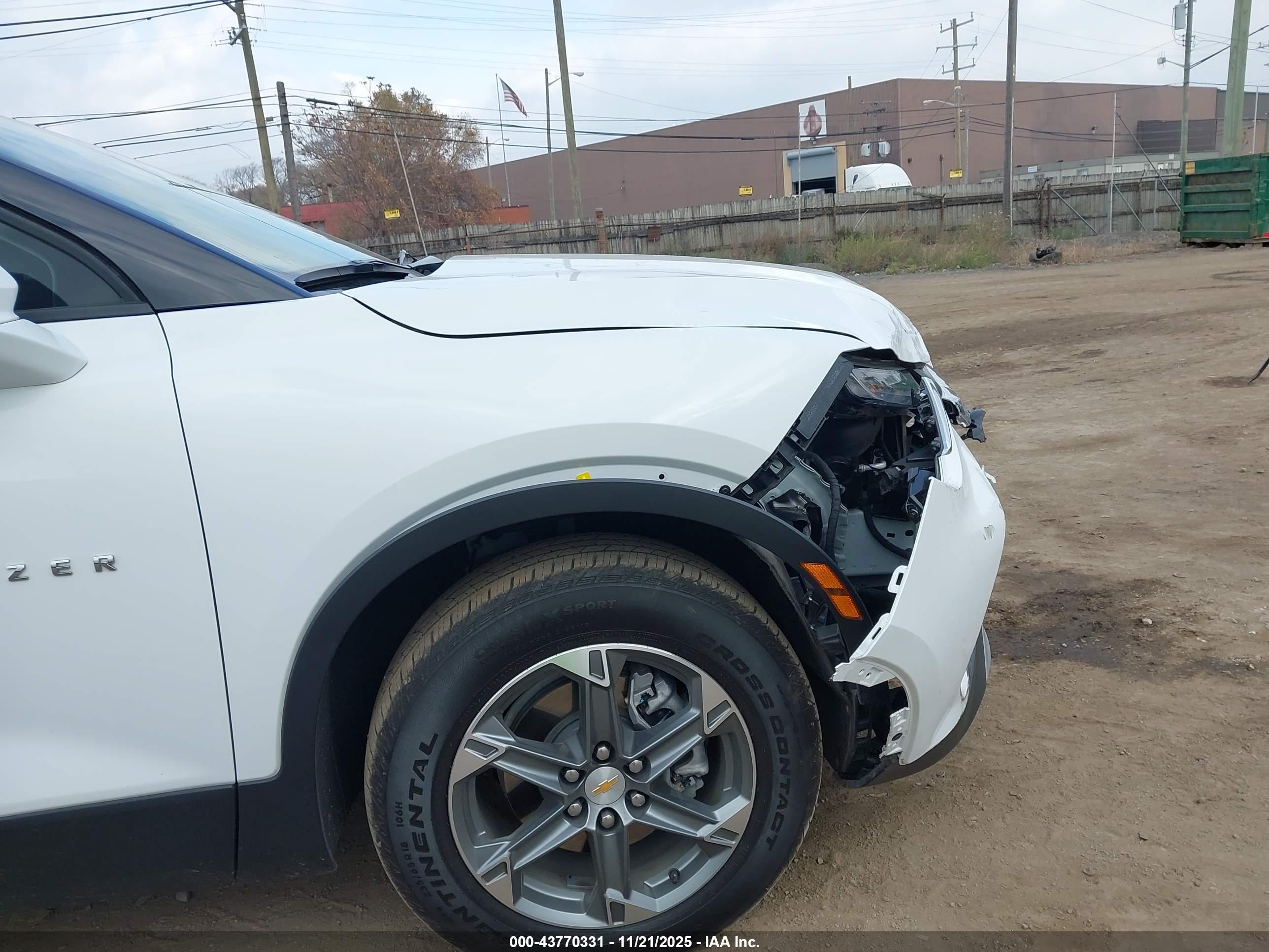 CHEVROLET BLAZER image 6