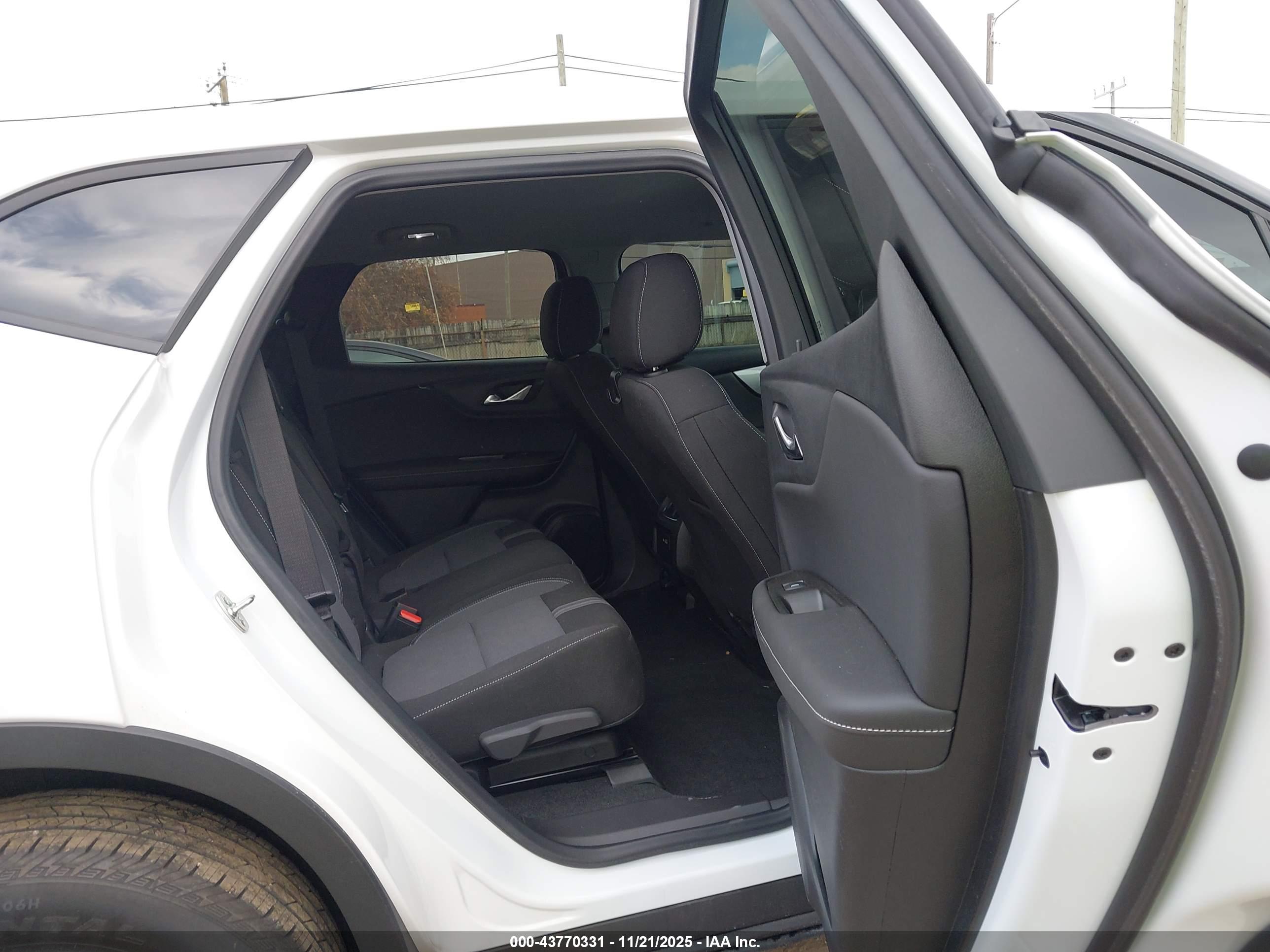 CHEVROLET BLAZER image 8