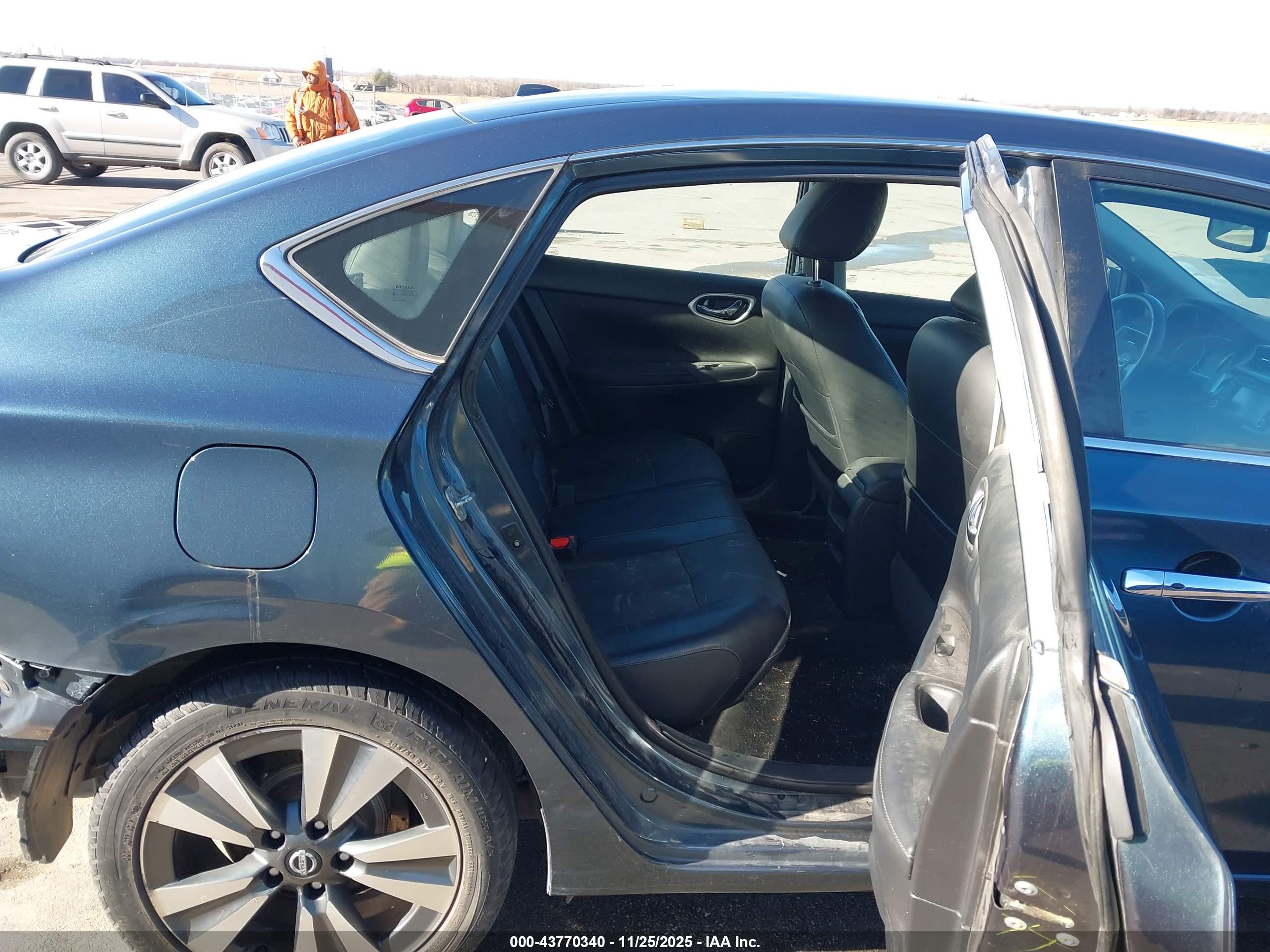 NISSAN SENTRA image 8